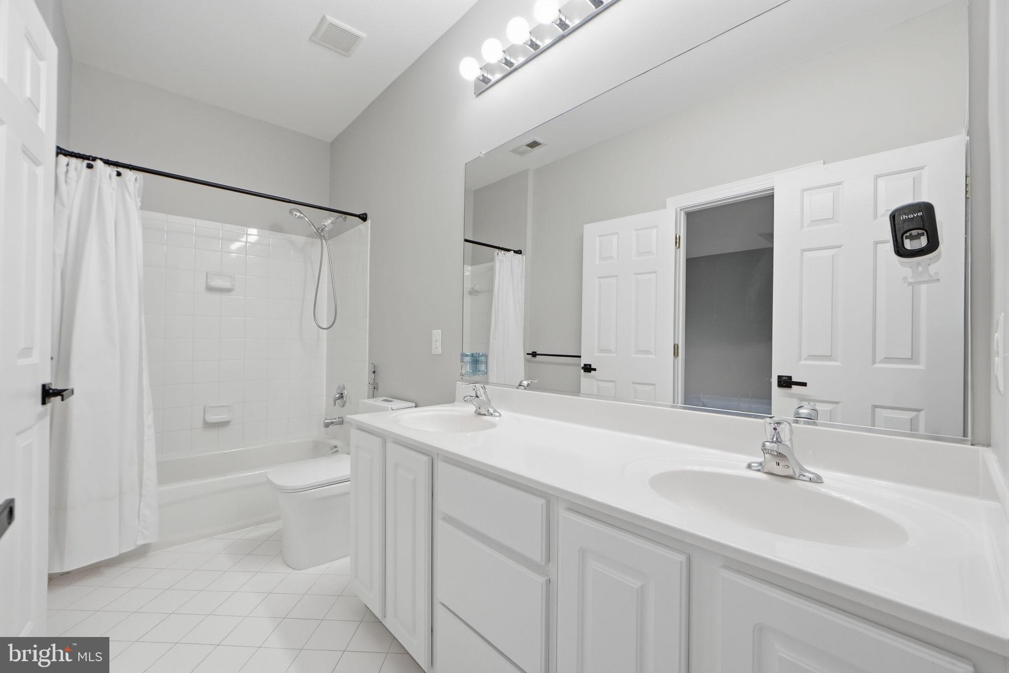 WINDSOR KNOLLS - Residential