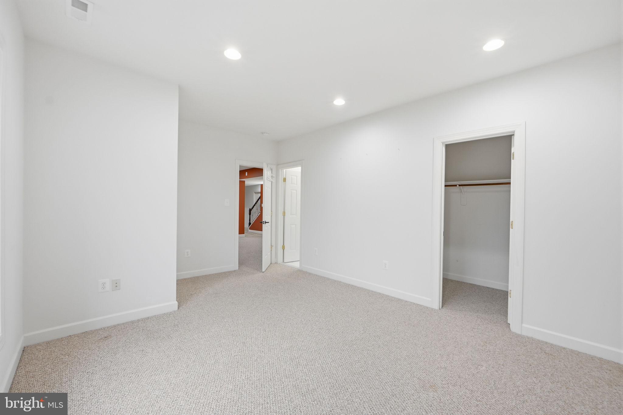 WINDSOR KNOLLS - Residential