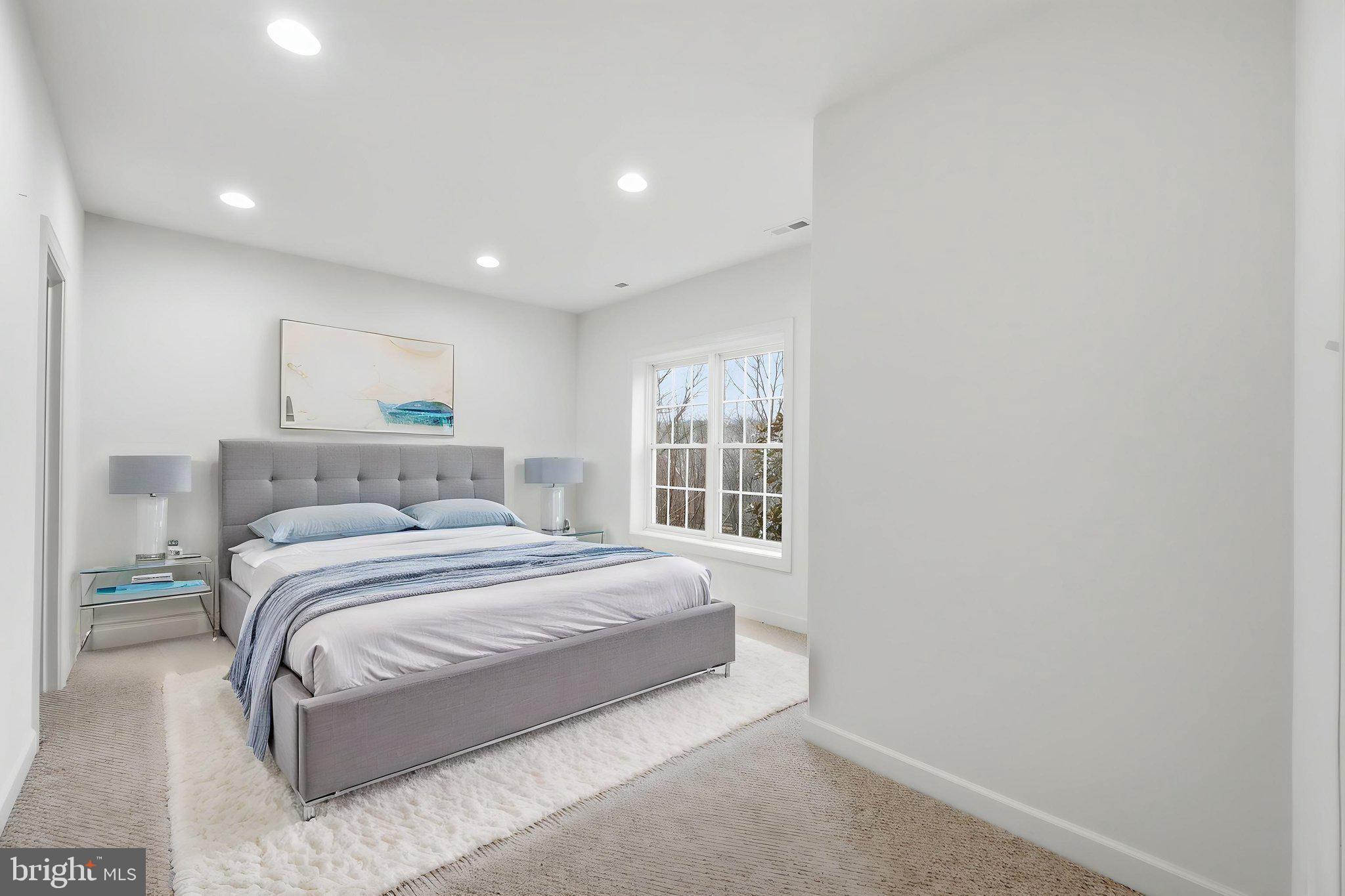 WINDSOR KNOLLS - Residential