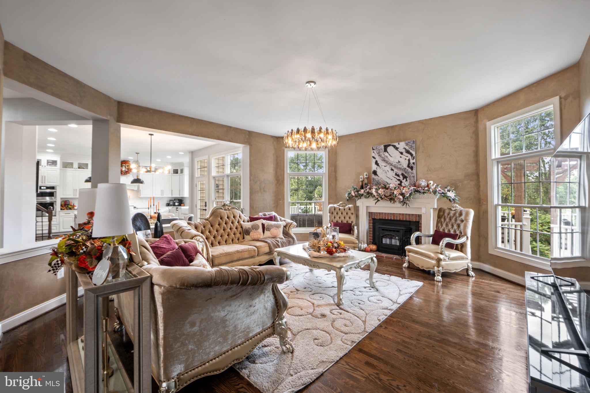 WINDSOR KNOLLS - Residential