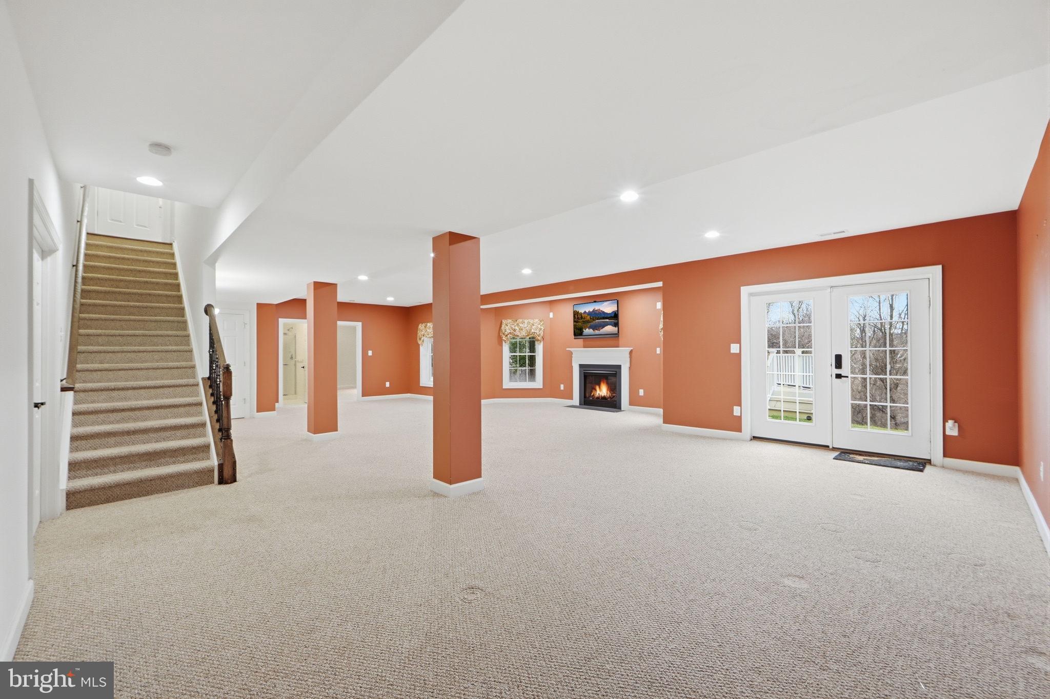 WINDSOR KNOLLS - Residential