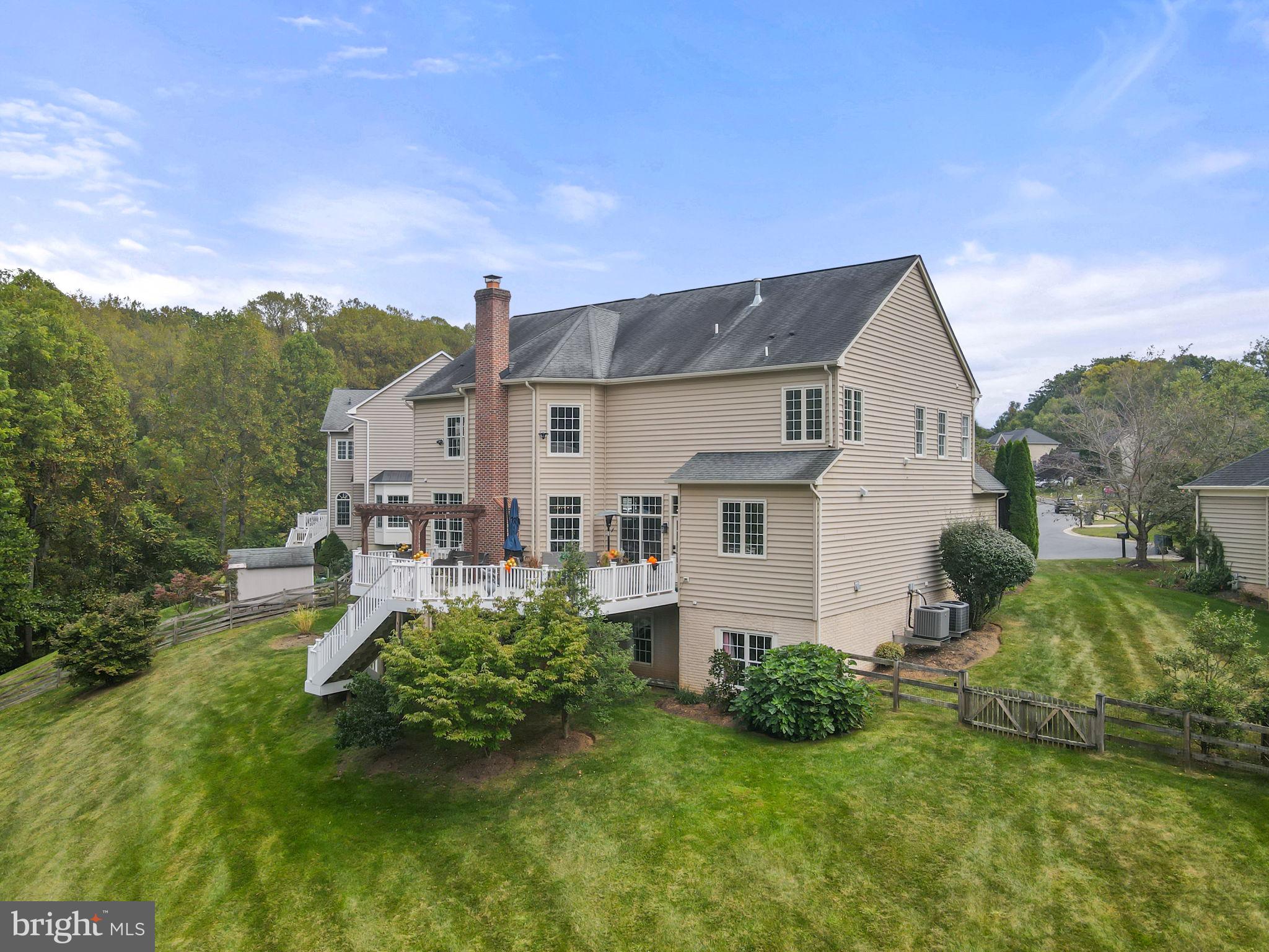 WINDSOR KNOLLS - Residential