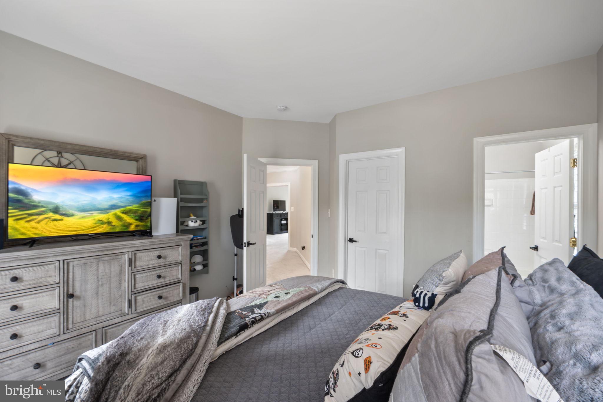 WINDSOR KNOLLS - Residential