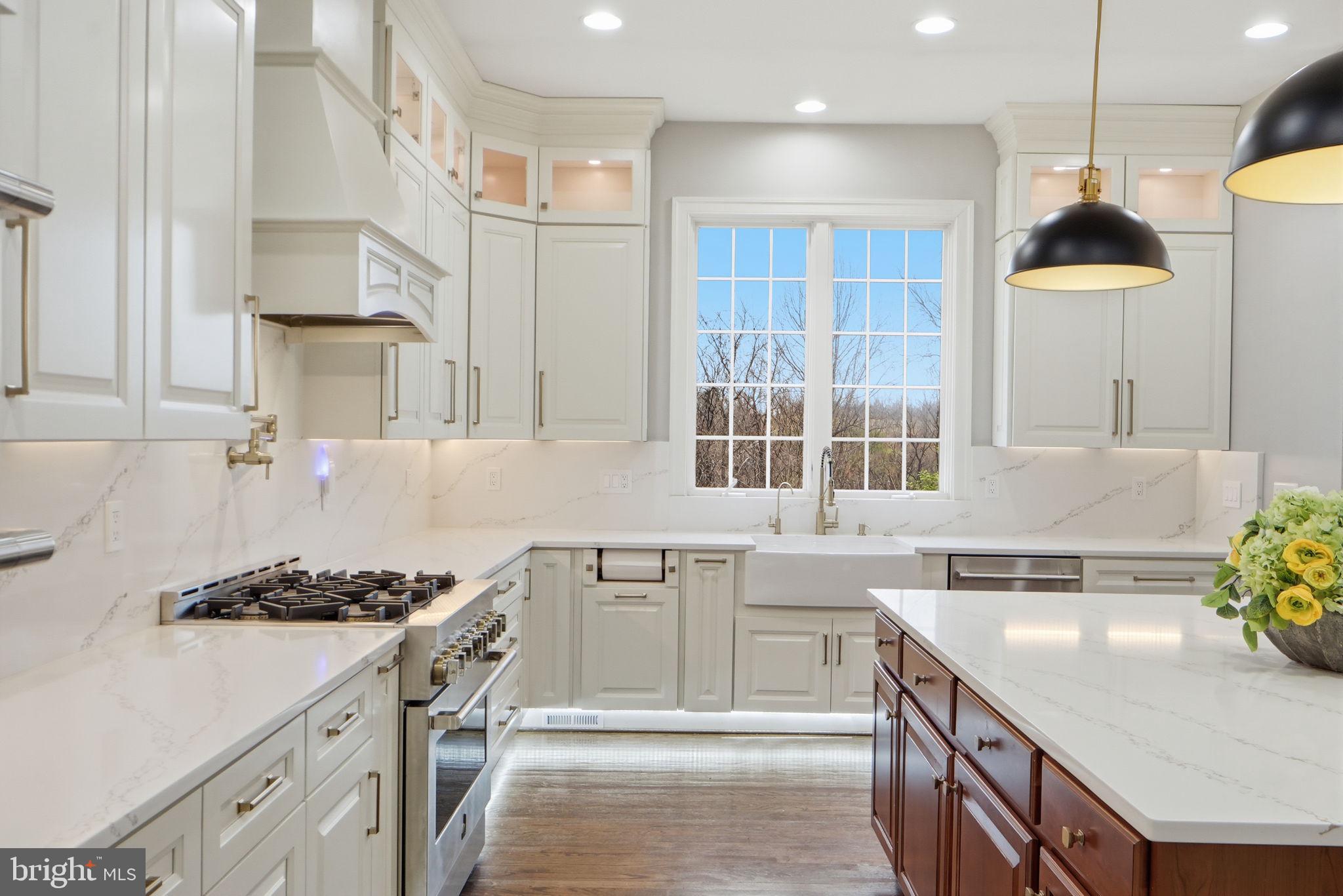 WINDSOR KNOLLS - Residential