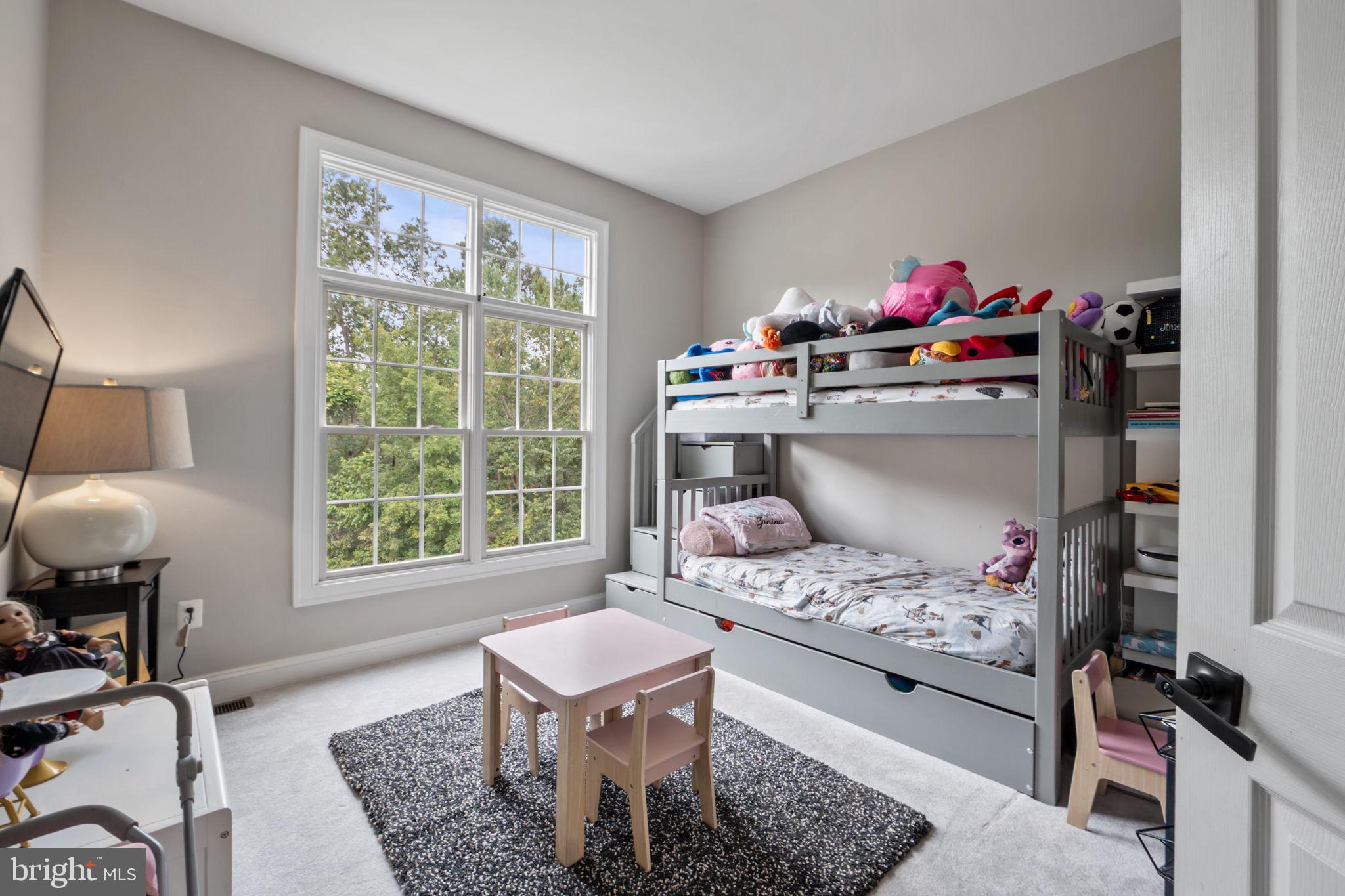 WINDSOR KNOLLS - Residential