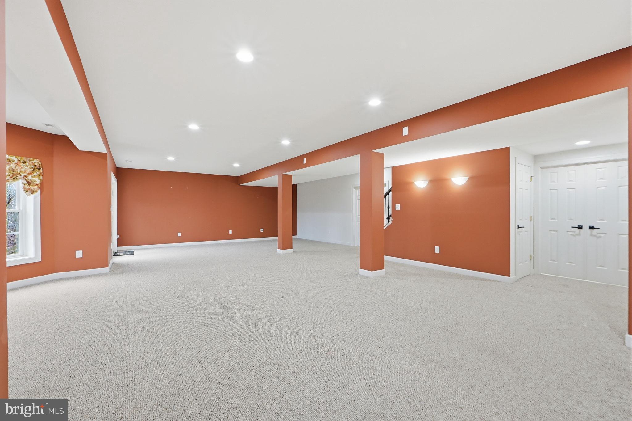 WINDSOR KNOLLS - Residential