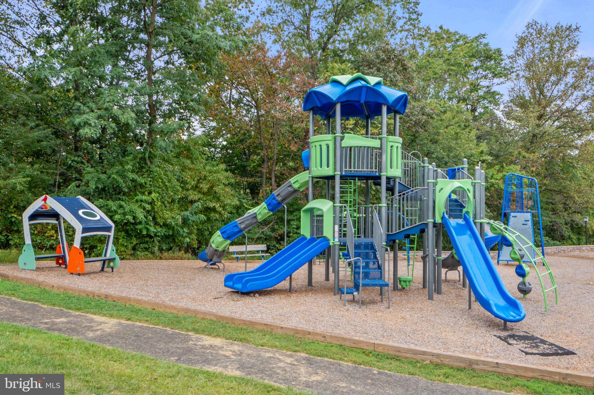 WINDSOR KNOLLS - Residential