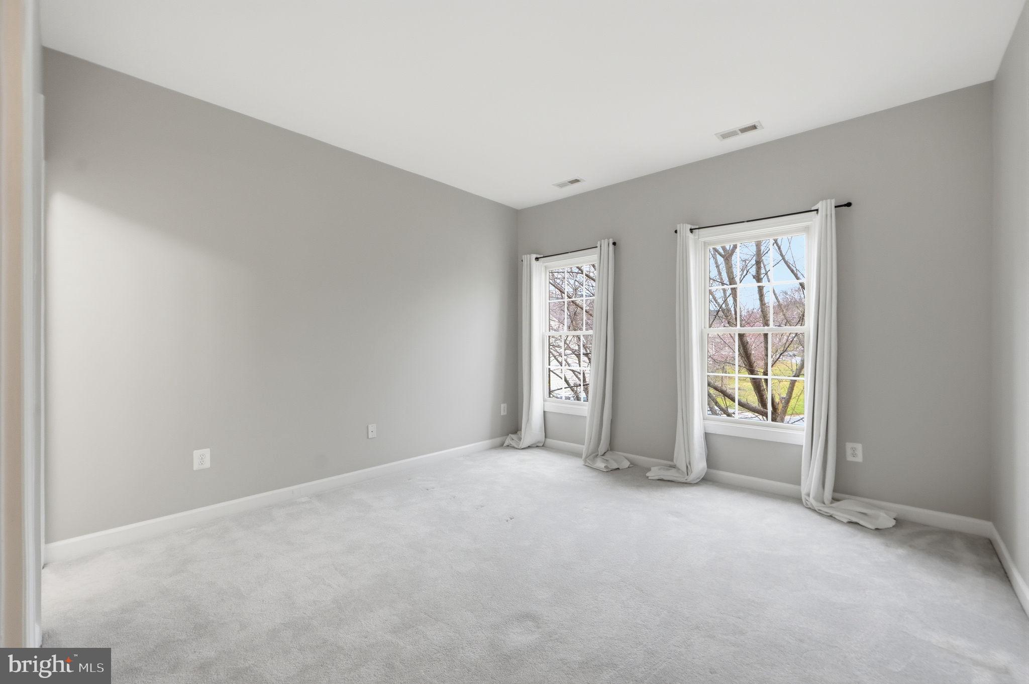 WINDSOR KNOLLS - Residential