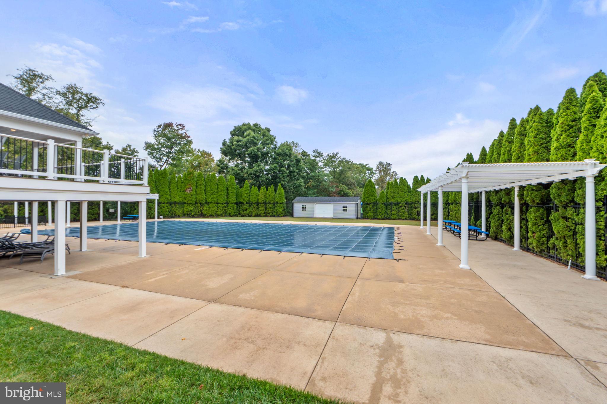 WINDSOR KNOLLS - Residential