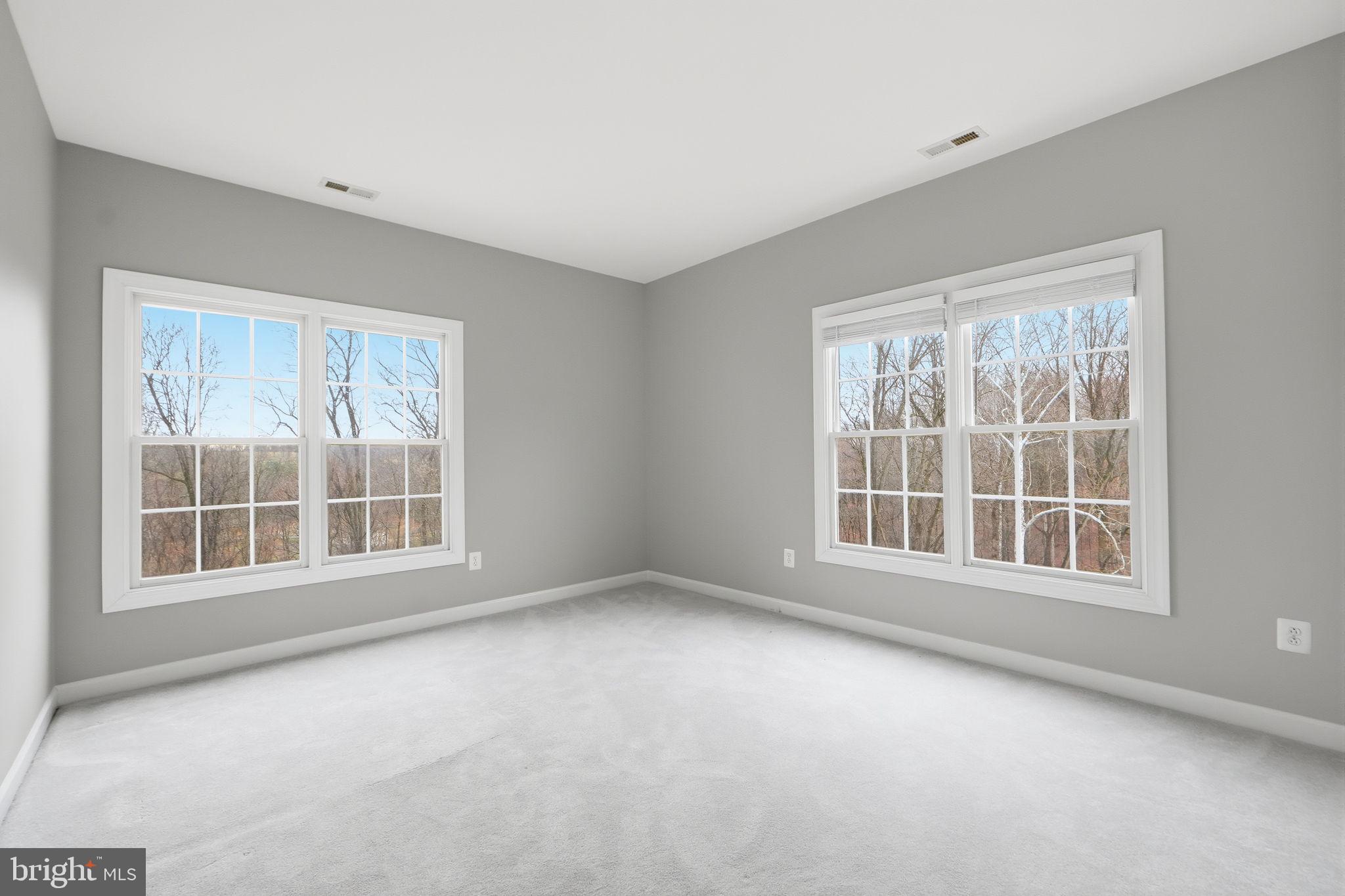 WINDSOR KNOLLS - Residential