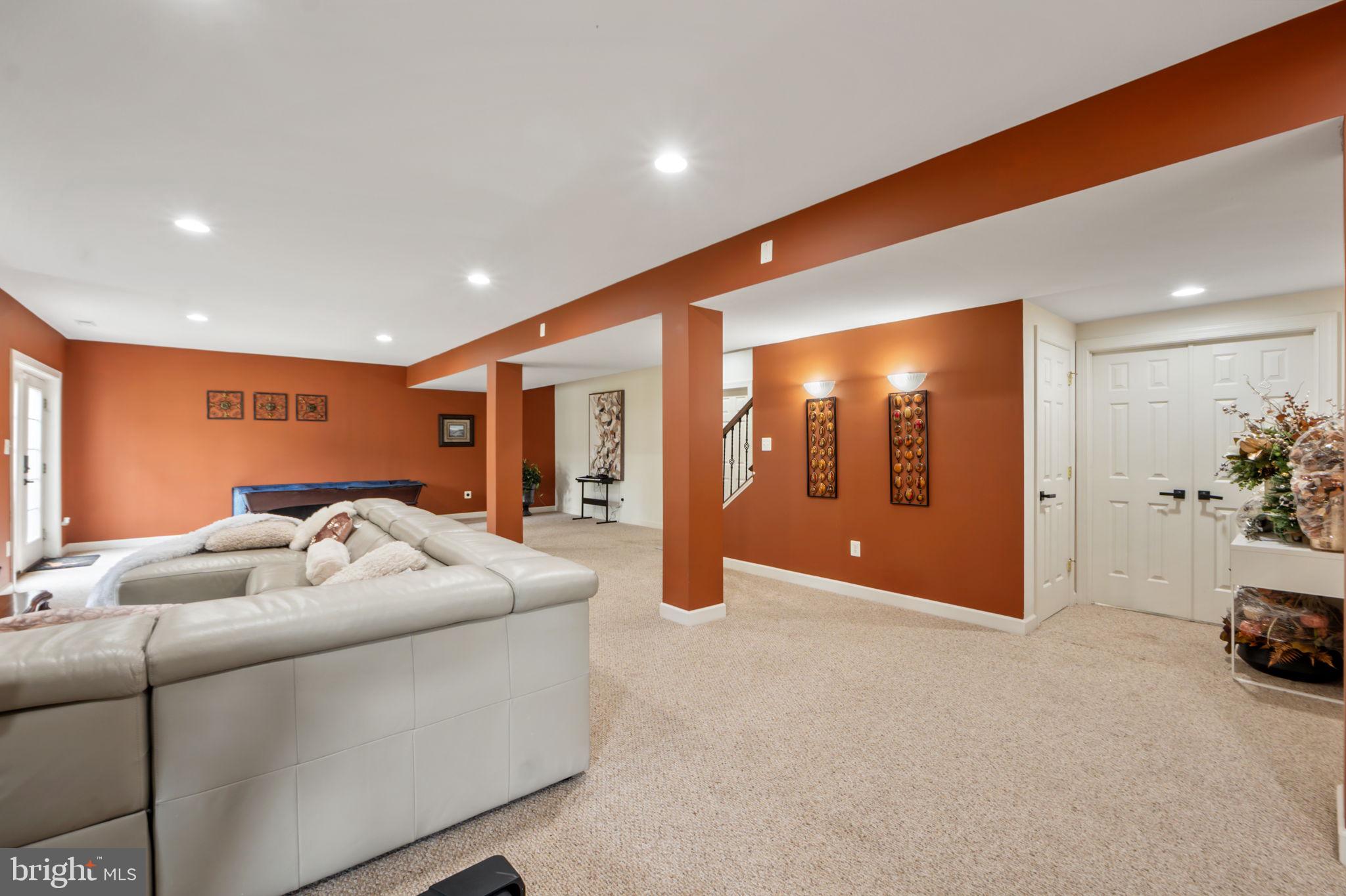 WINDSOR KNOLLS - Residential