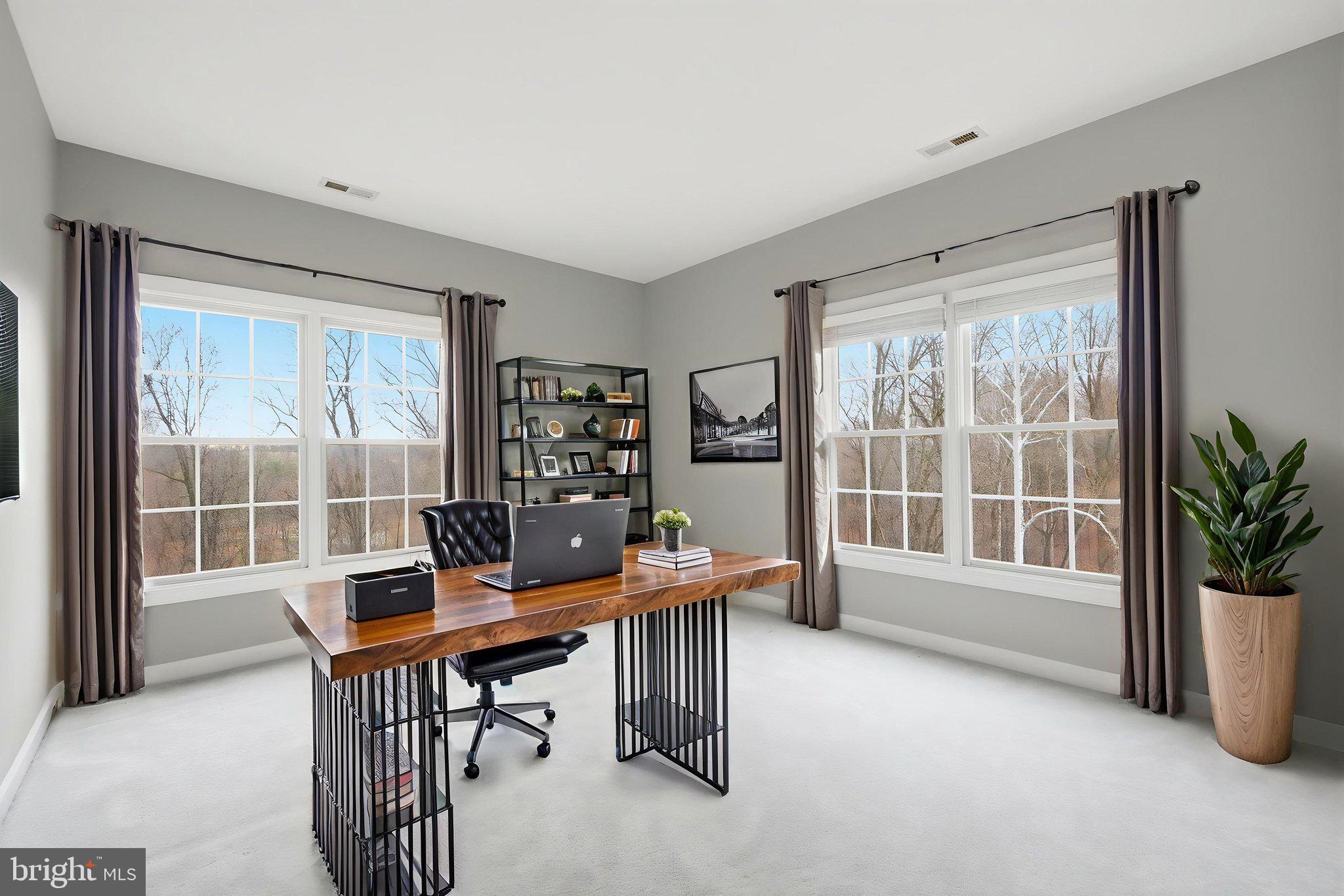 WINDSOR KNOLLS - Residential