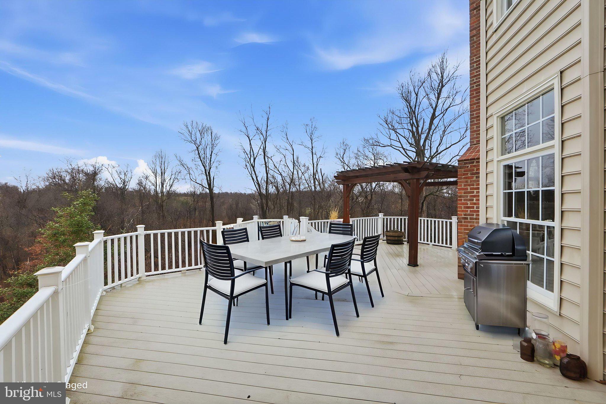 WINDSOR KNOLLS - Residential