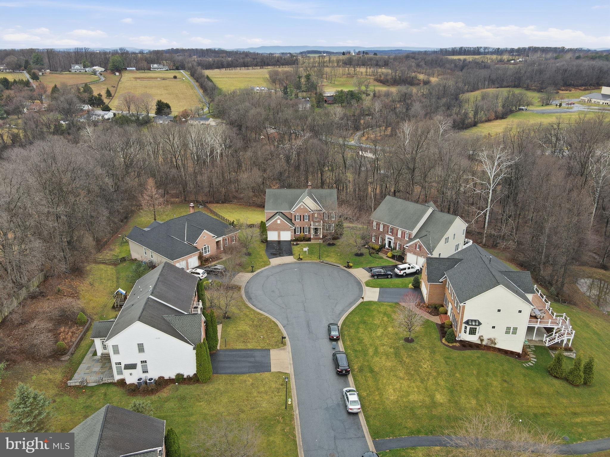 WINDSOR KNOLLS - Residential