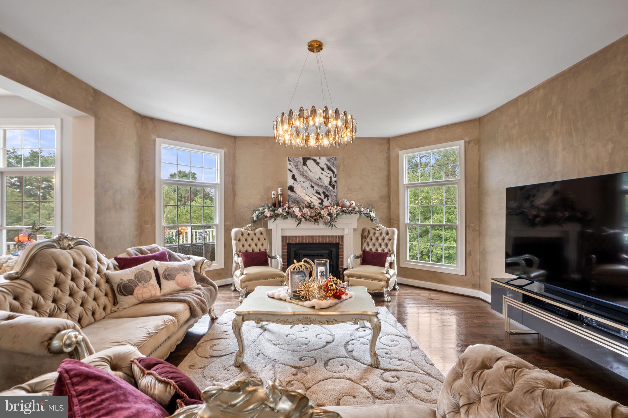 WINDSOR KNOLLS - Residential