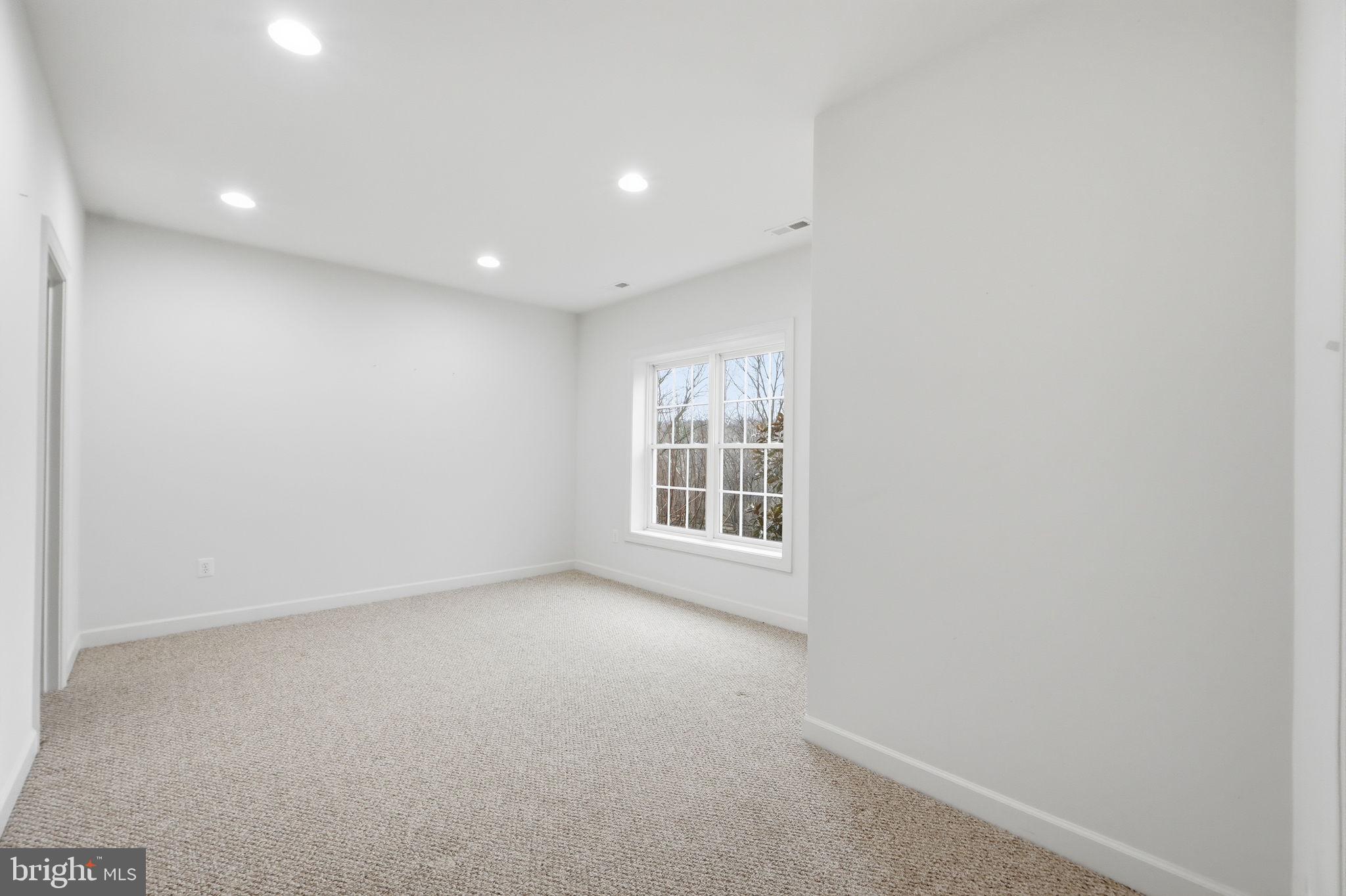 WINDSOR KNOLLS - Residential