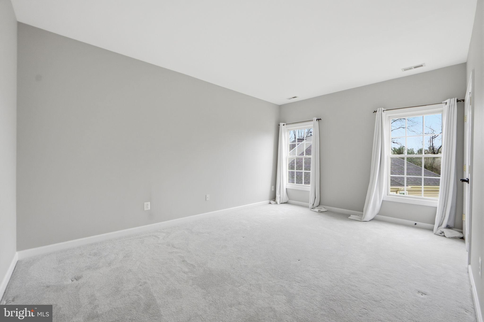 WINDSOR KNOLLS - Residential