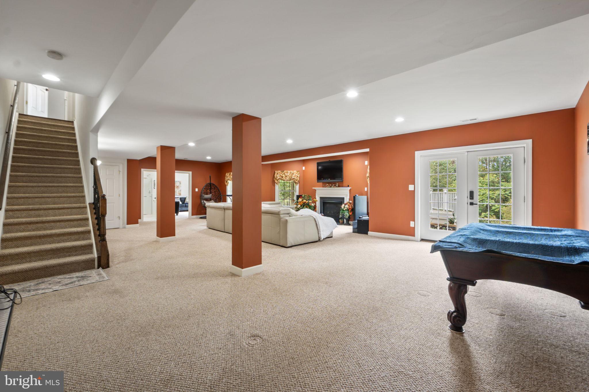 WINDSOR KNOLLS - Residential