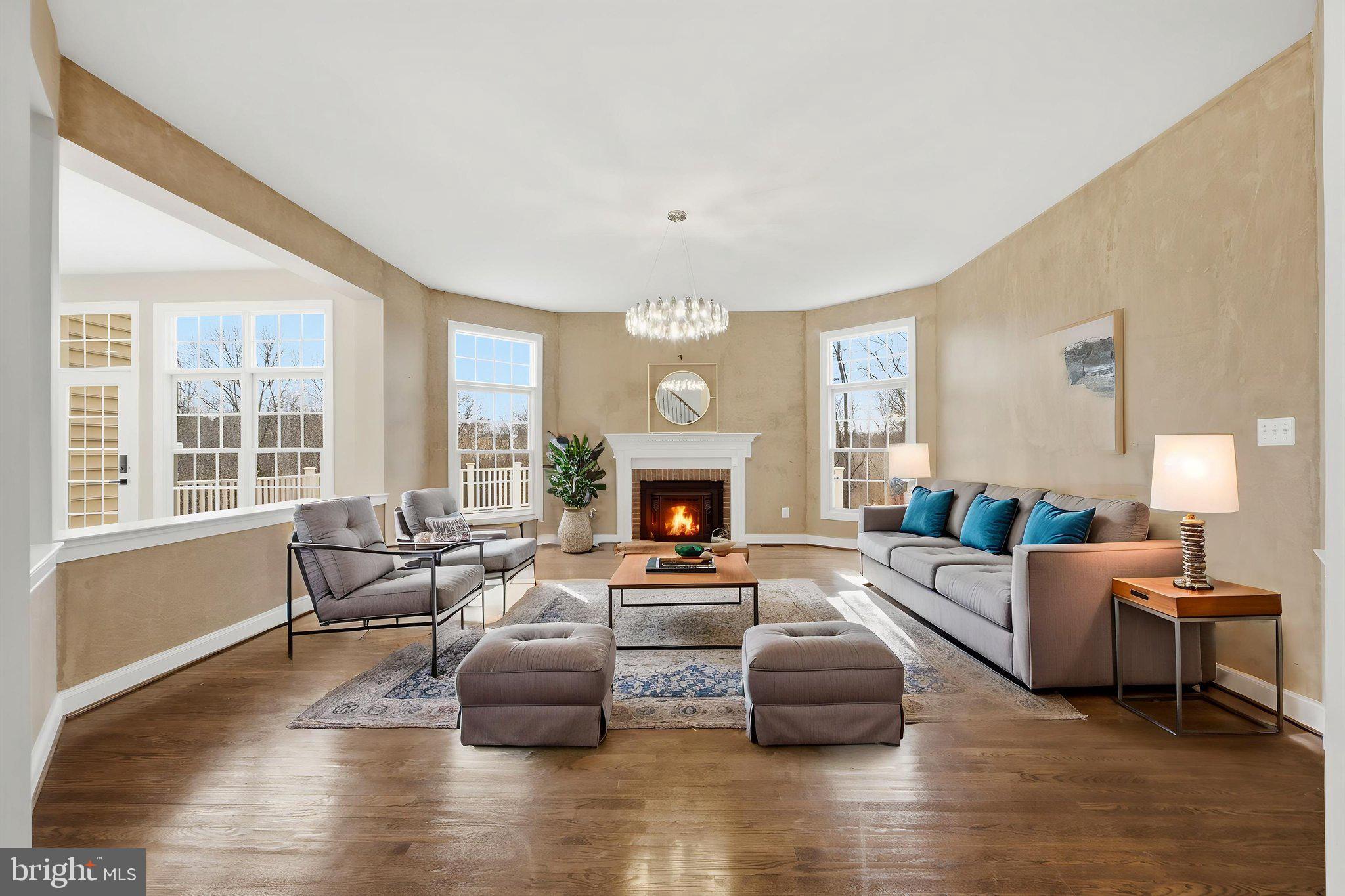 WINDSOR KNOLLS - Residential