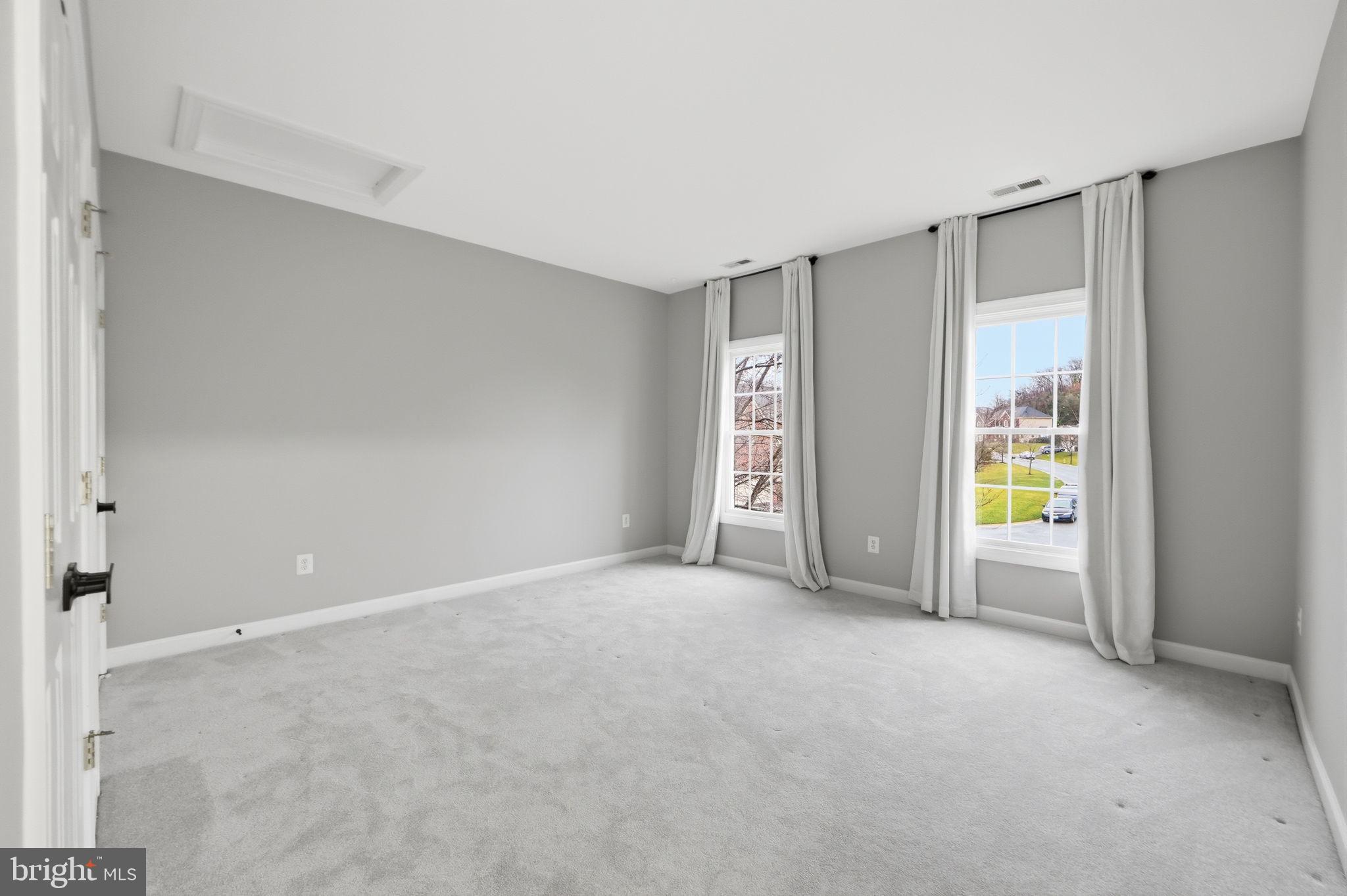 WINDSOR KNOLLS - Residential