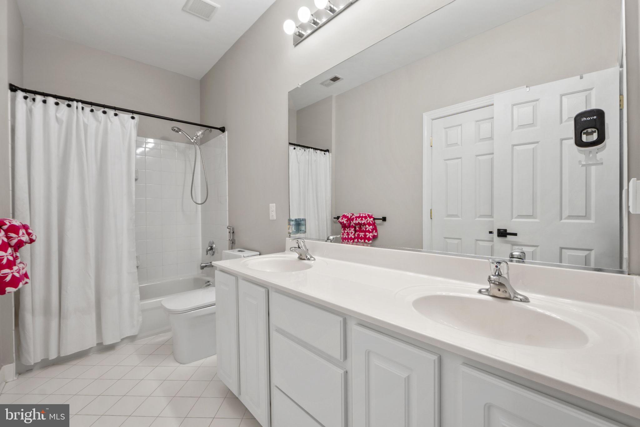 WINDSOR KNOLLS - Residential