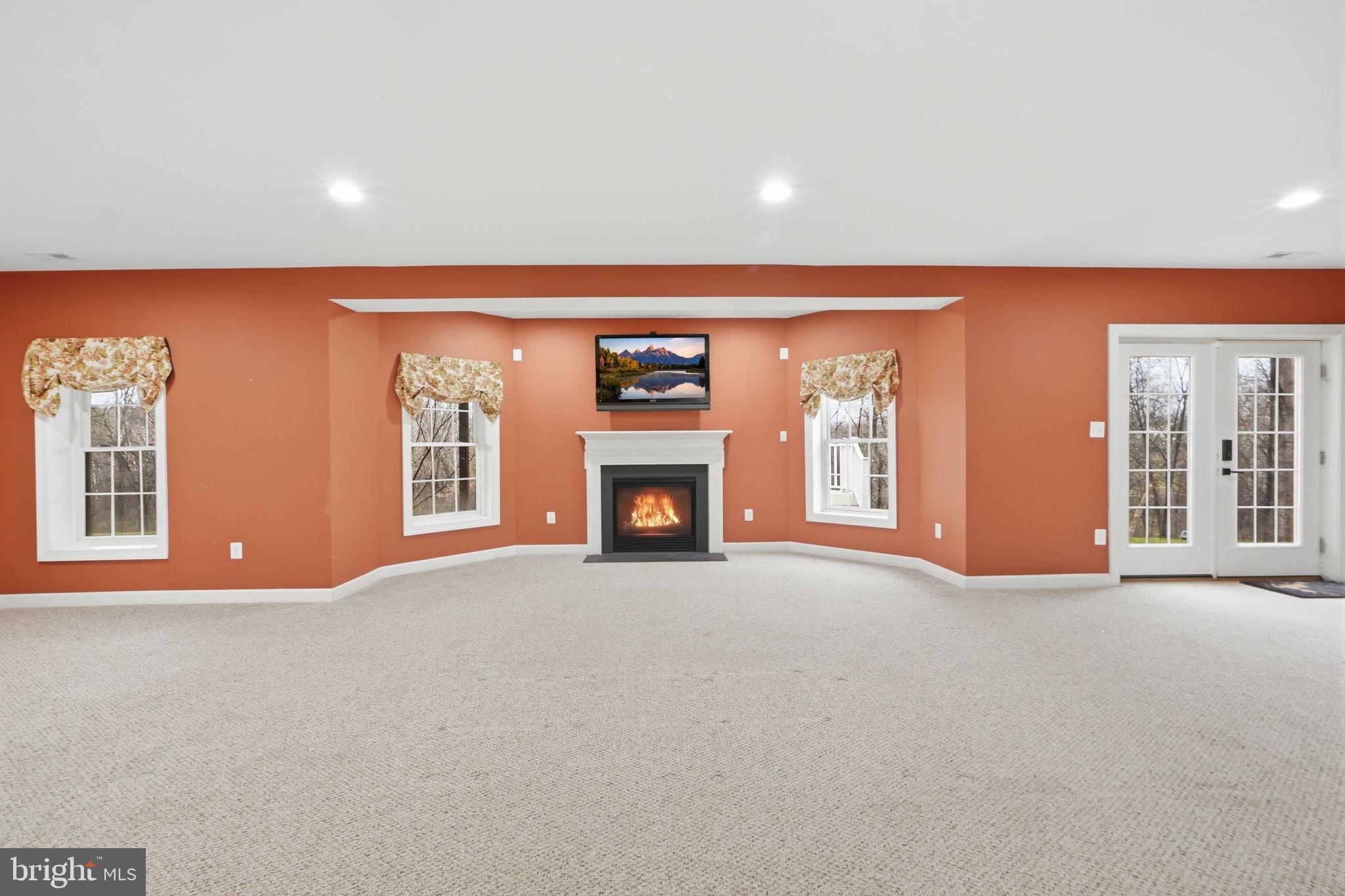 WINDSOR KNOLLS - Residential