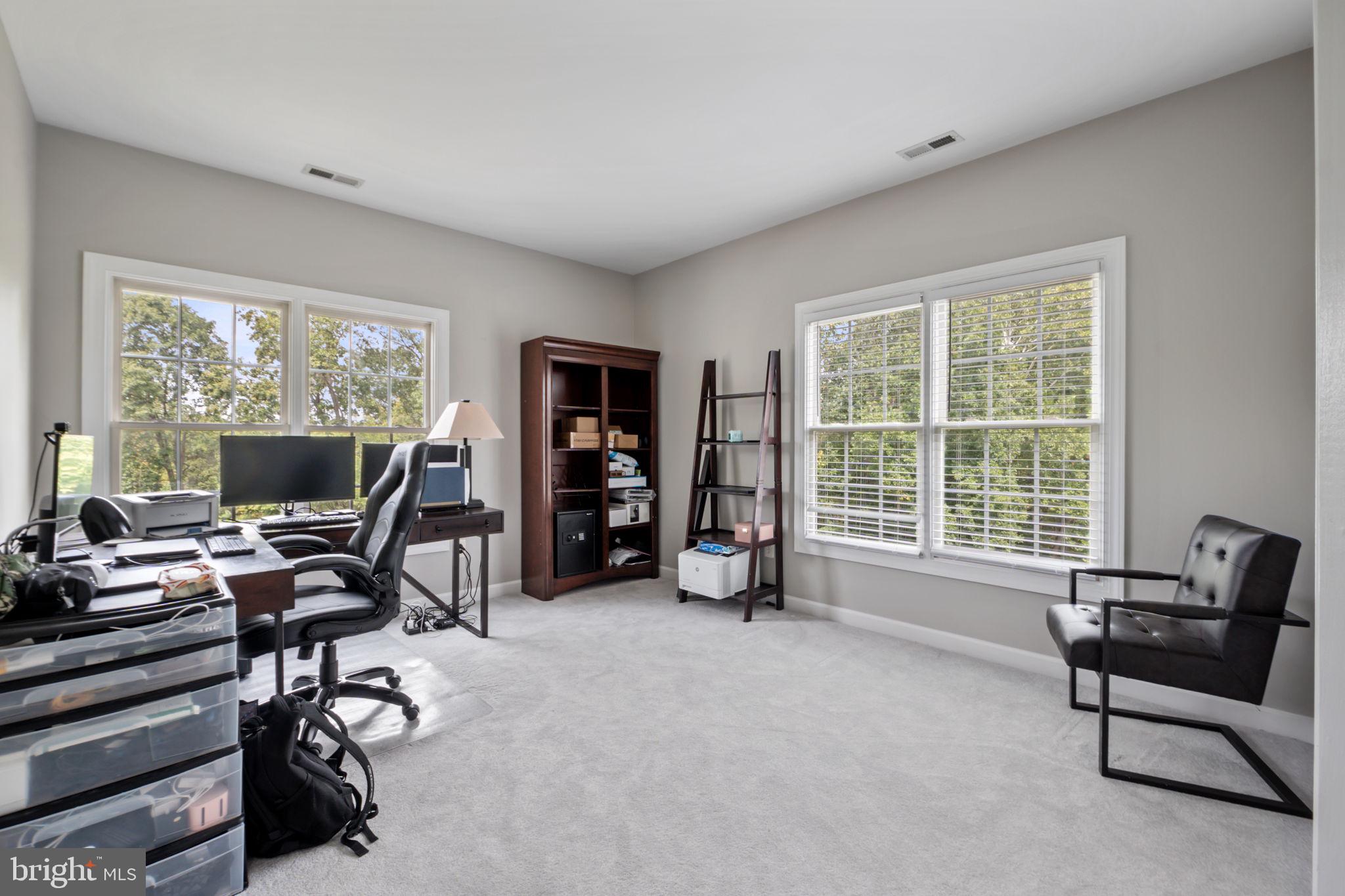 WINDSOR KNOLLS - Residential