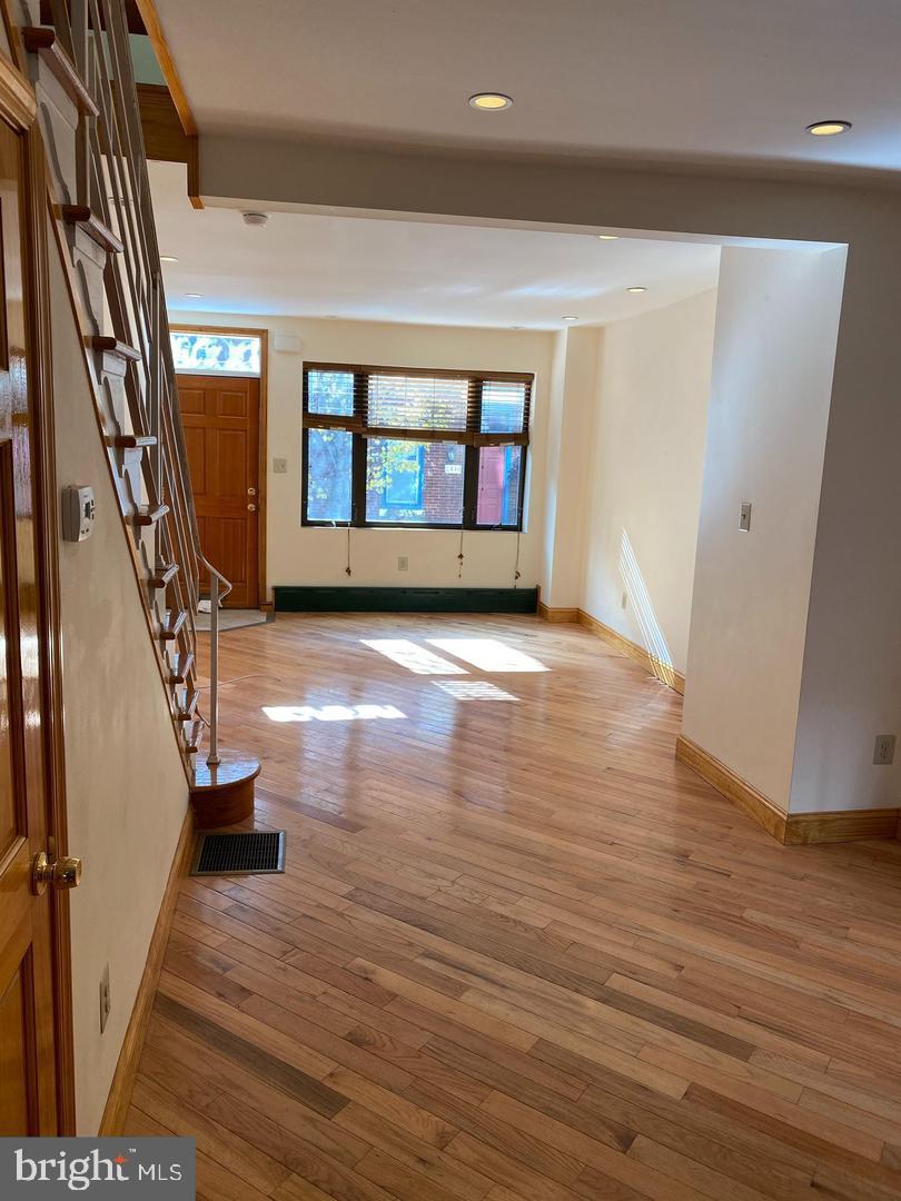 ART MUSEUM AREA - Residential Lease