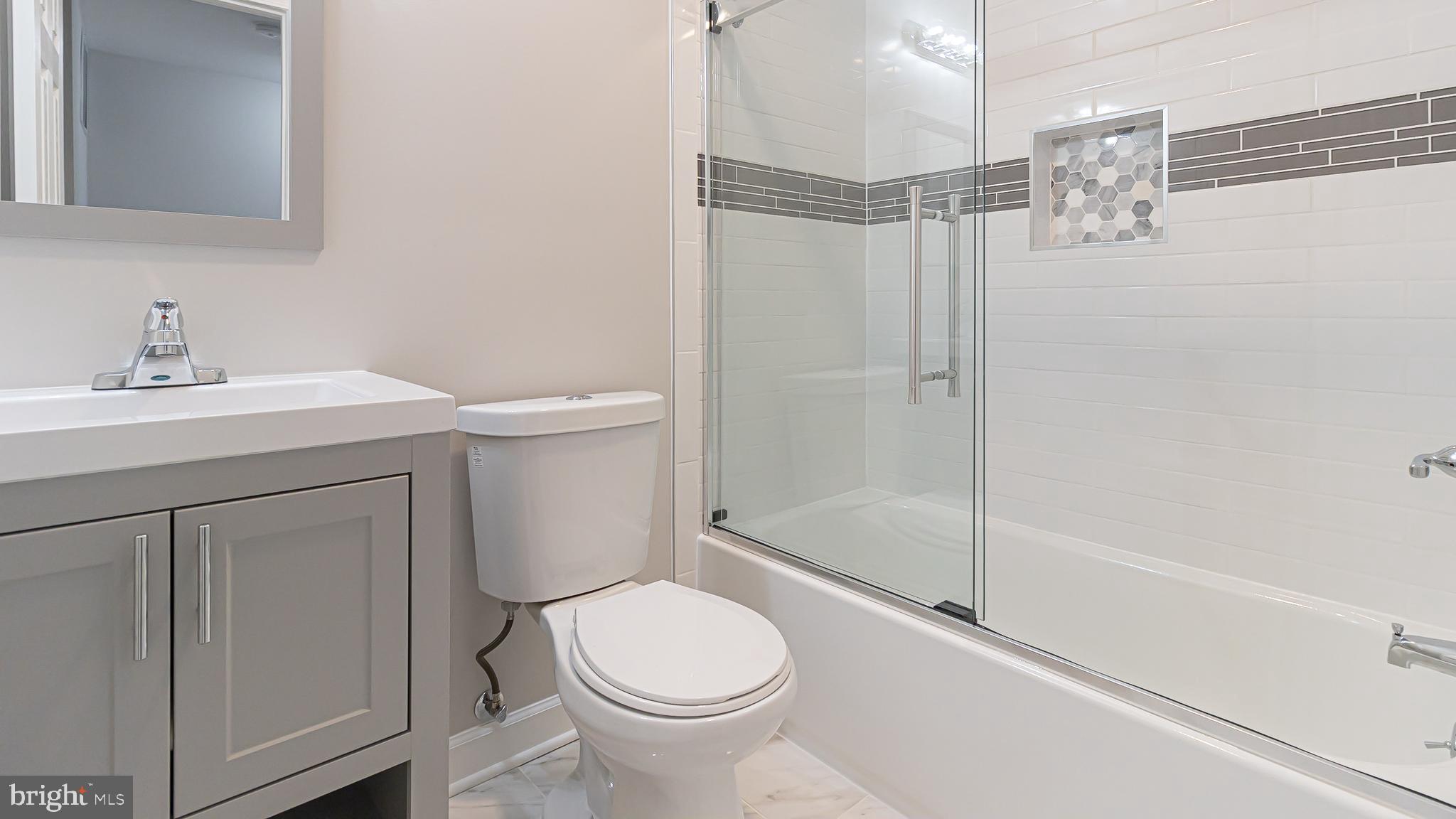 CARDINAL SQUARE - Residential