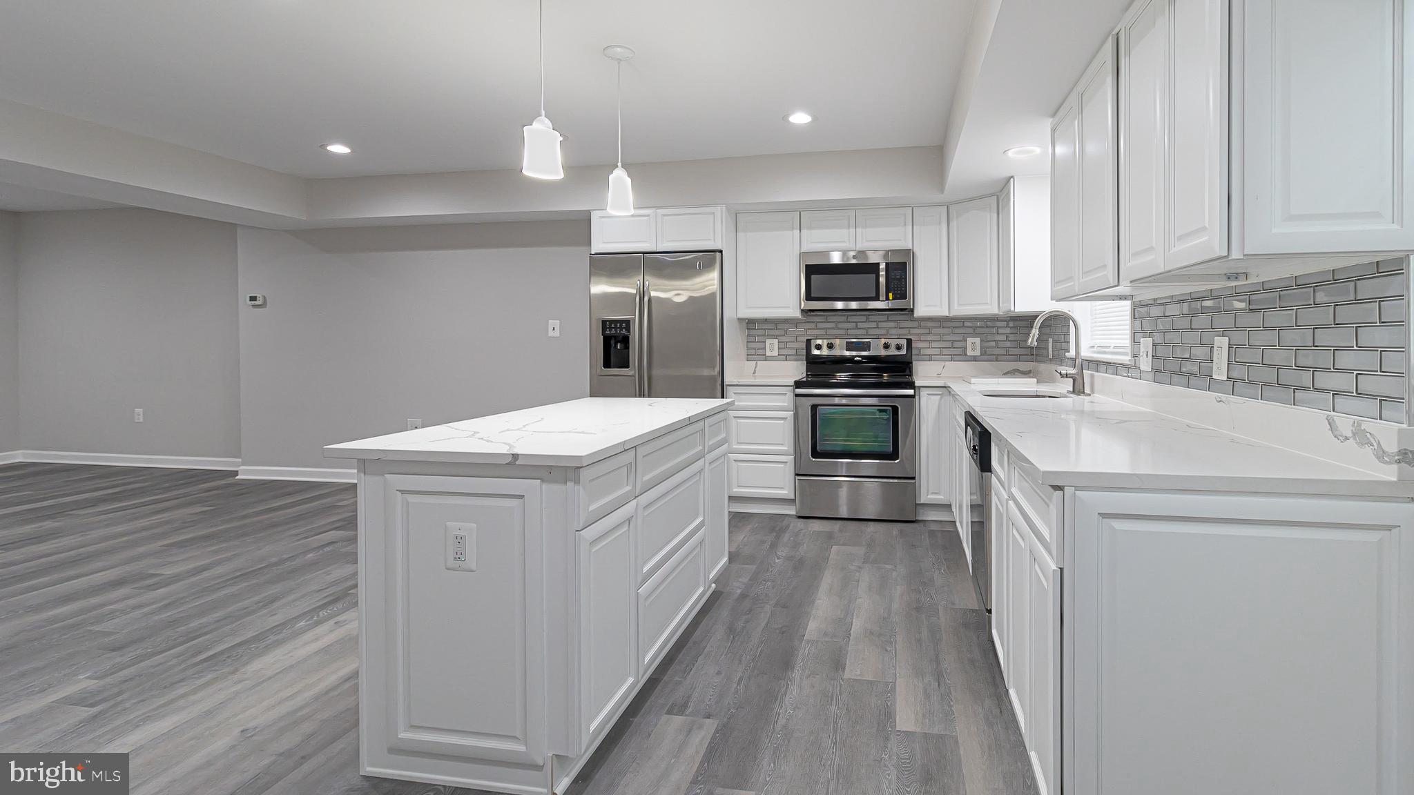 CARDINAL SQUARE - Residential