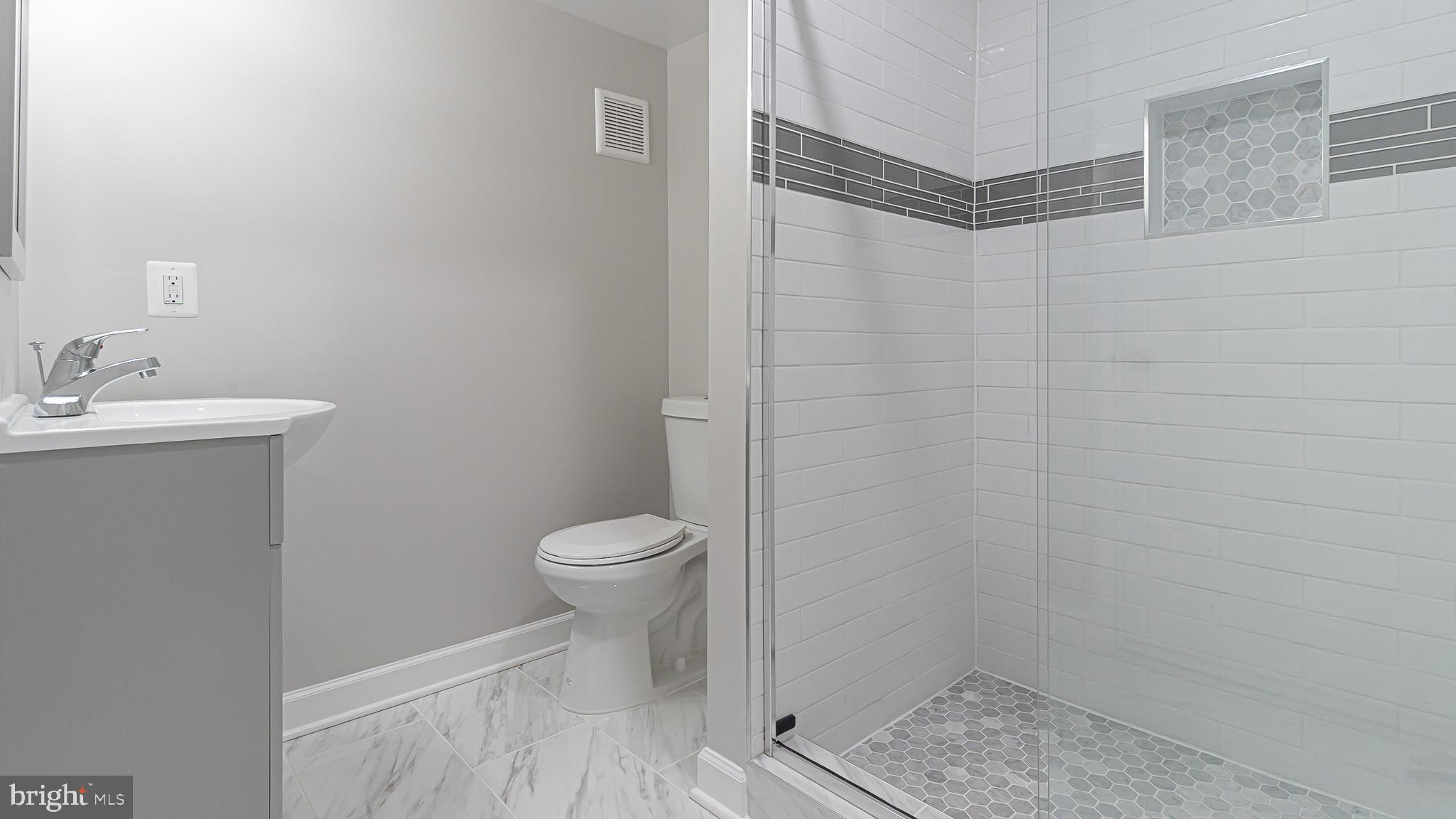 CARDINAL SQUARE - Residential