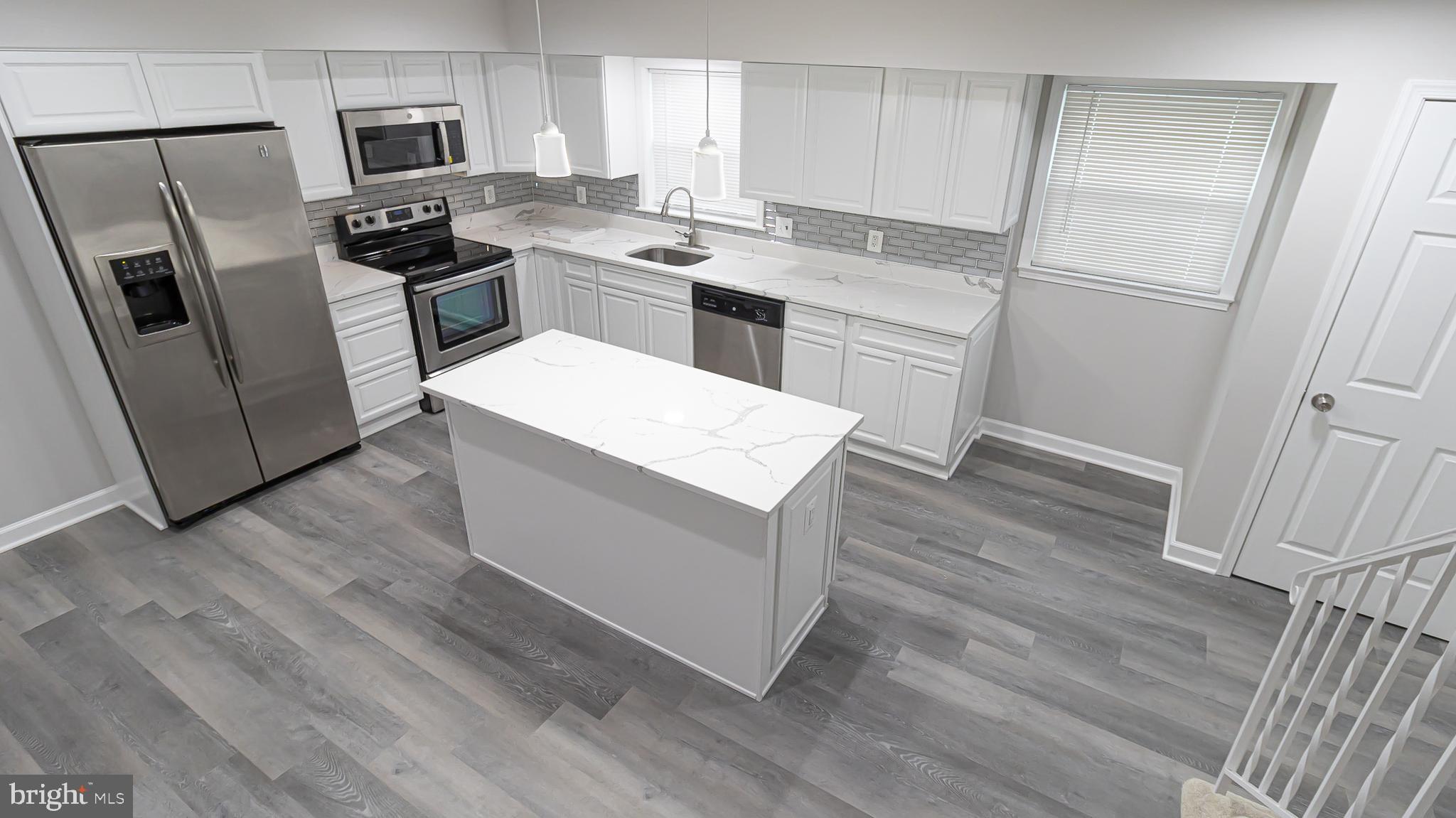 CARDINAL SQUARE - Residential