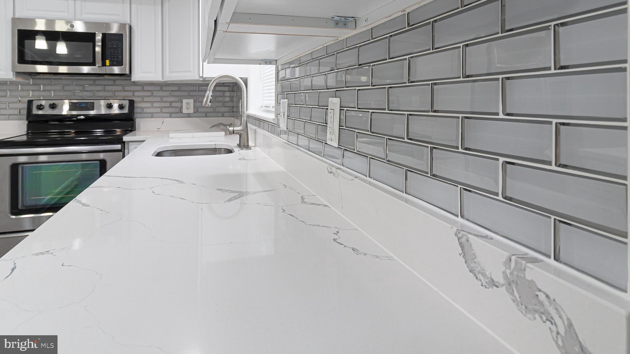 CARDINAL SQUARE - Residential