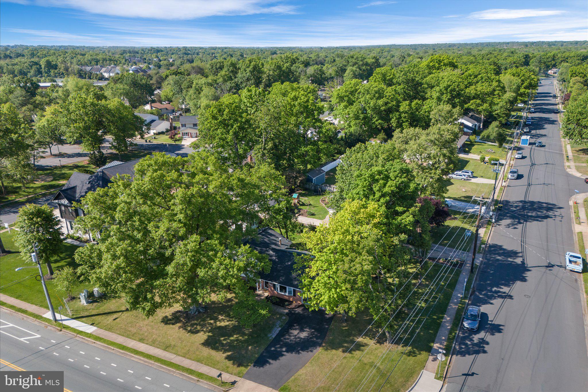 COUNTRY CLUB MANOR - Residential