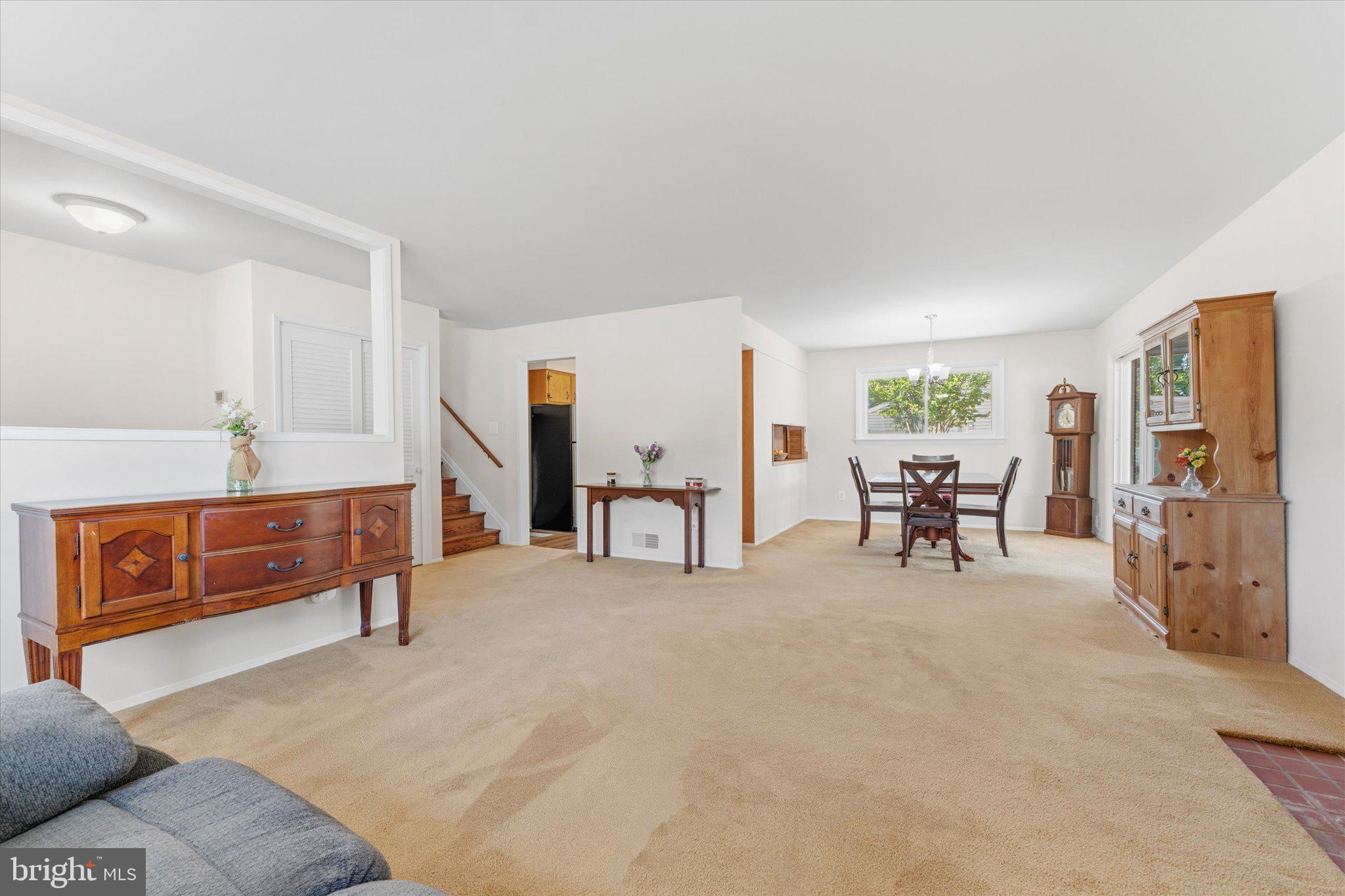 COUNTRY CLUB MANOR - Residential