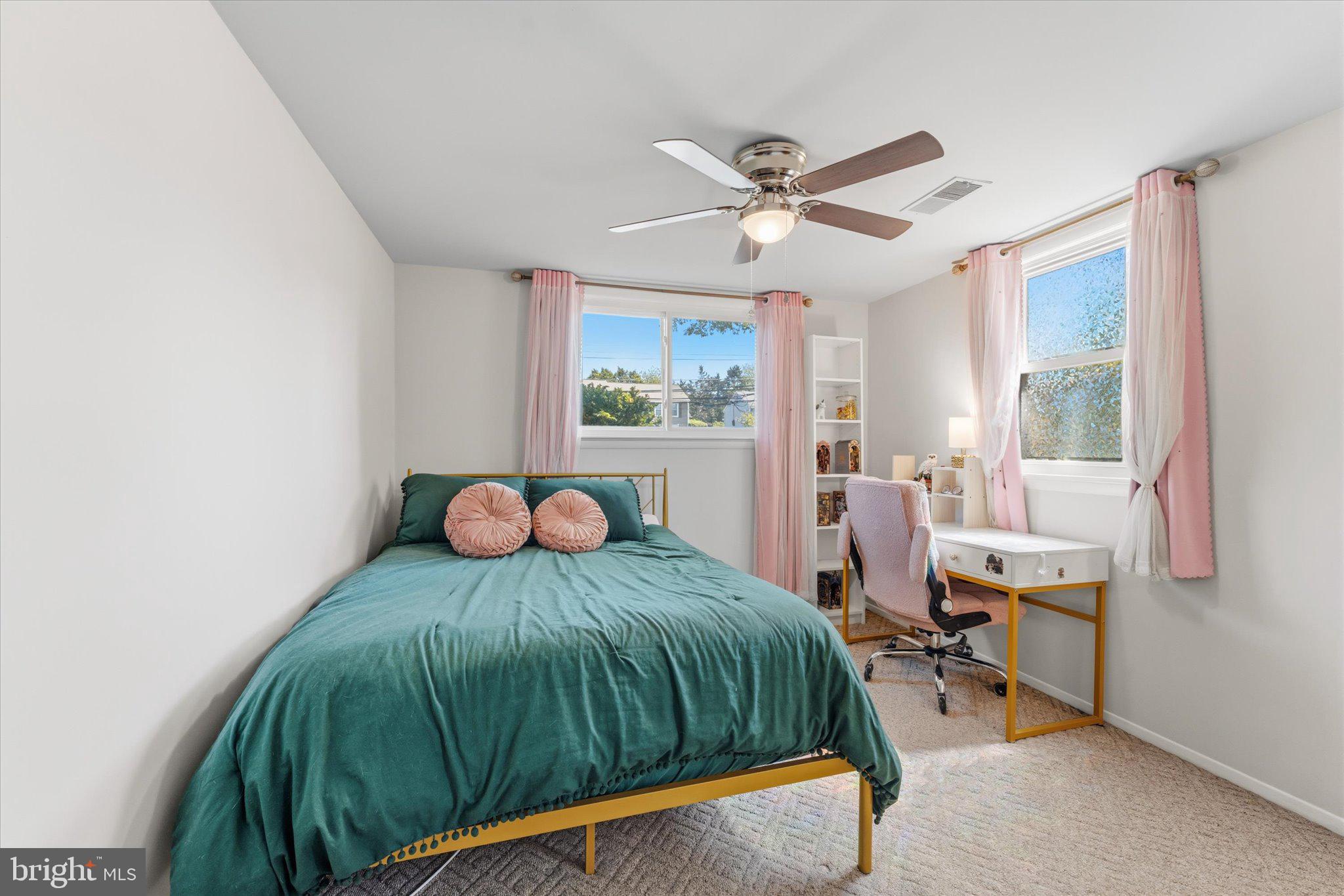COUNTRY CLUB MANOR - Residential