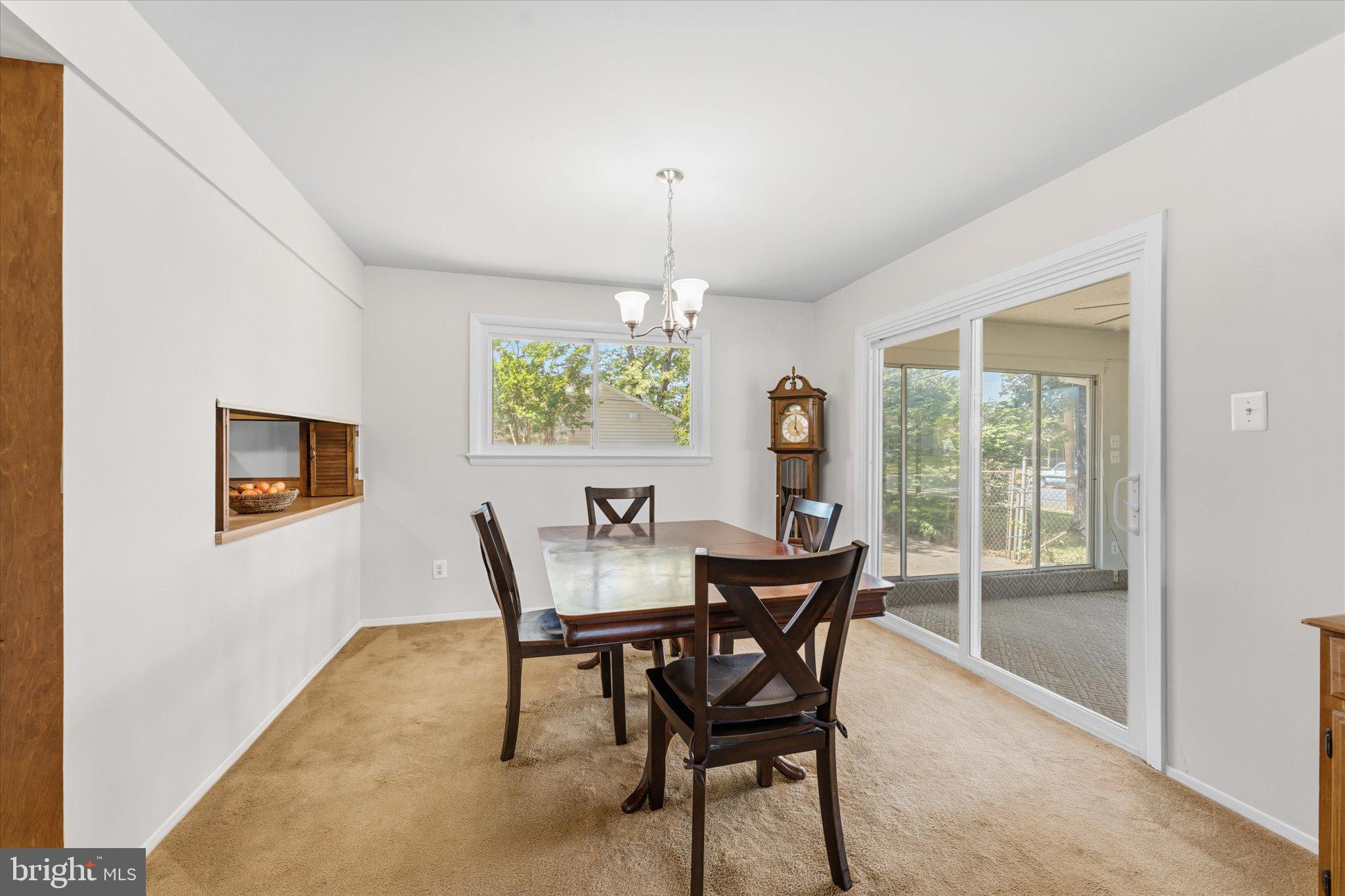 COUNTRY CLUB MANOR - Residential