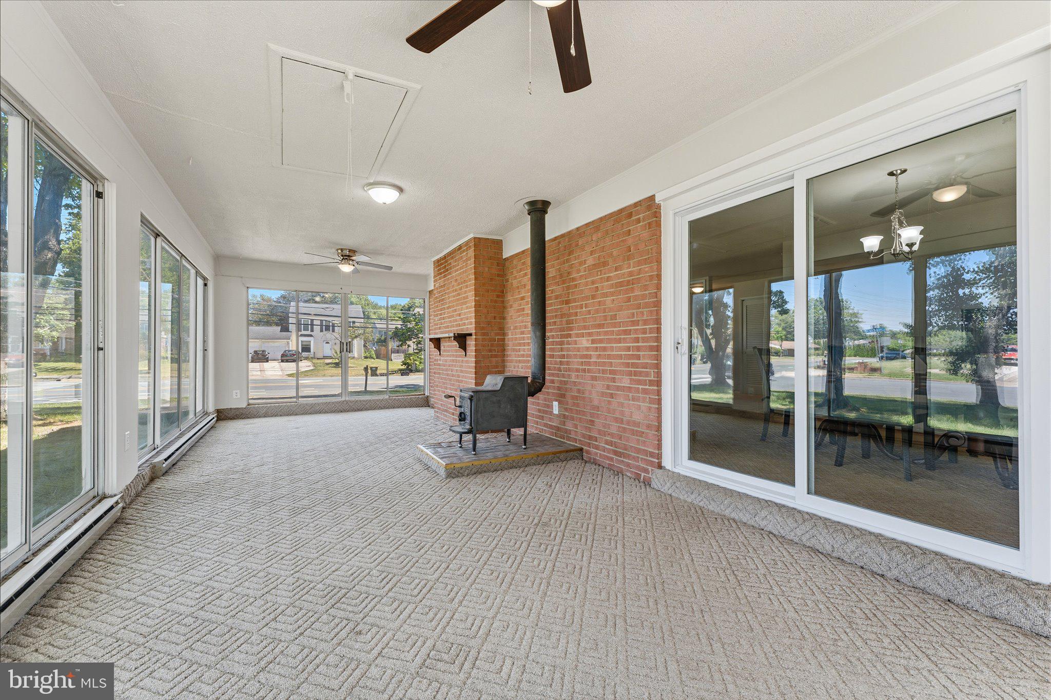 COUNTRY CLUB MANOR - Residential