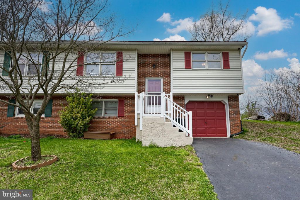 Photo of 223 Fairfax Drive, Lancaster, PA 17603 (MLS # PALA2049204)