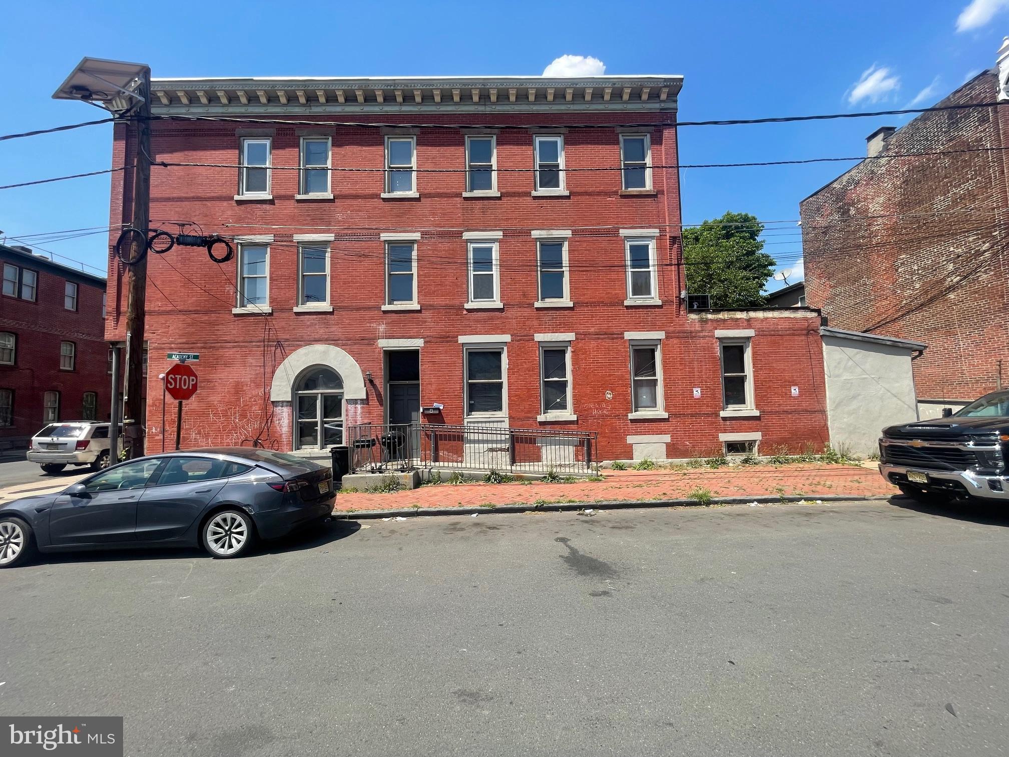 102 N STOCKTON STREET