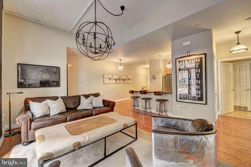 LUXURY AND CONVENIENCE! Largest 1/1 unit w/open floor plan & 10ft ceilings! Underground Parking! Move in ready! Gleaming Hardwoods. Kitchen features SS appliances, Granite and Maple Cabinets. Large bath with Granite. Huge walk out patio on ground level- facing beautiful courtyard. Perfect for Entertaining! Very convenient location- walk to Whole Foods, shopping!