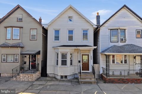 Homes For Sale - 209 Hamilton Street St<br/> HARRISON, NJ 07029