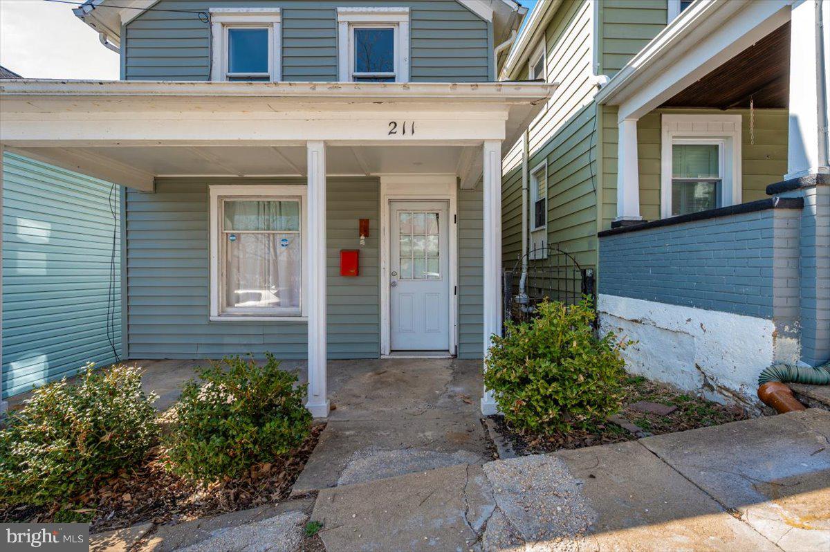 211 N MAPLE AVENUE