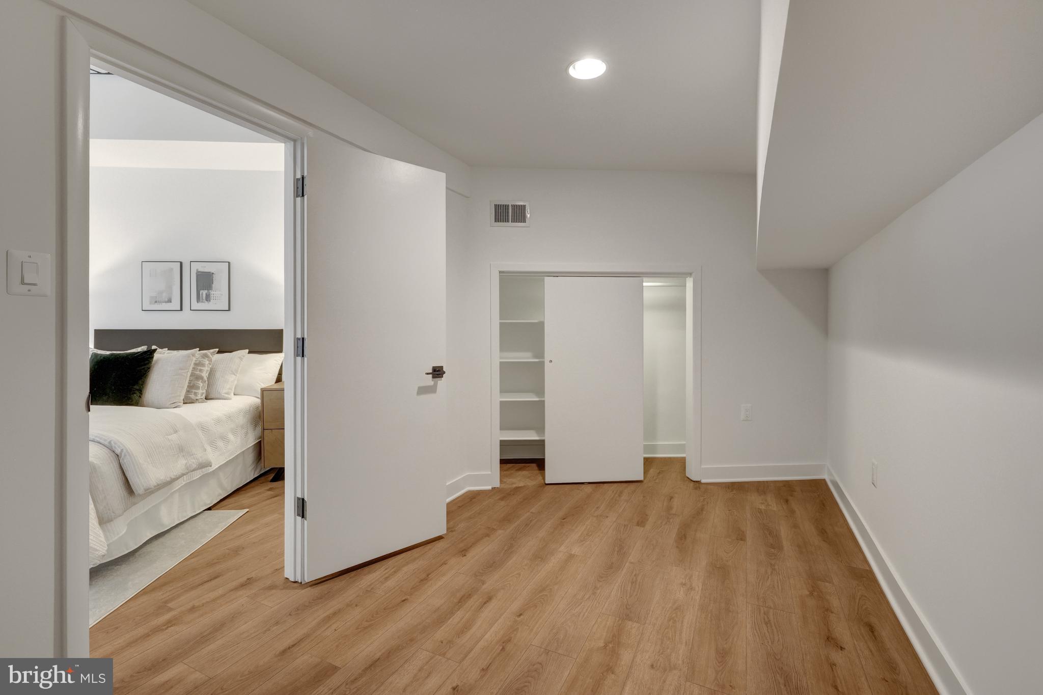 RESTON - Residential