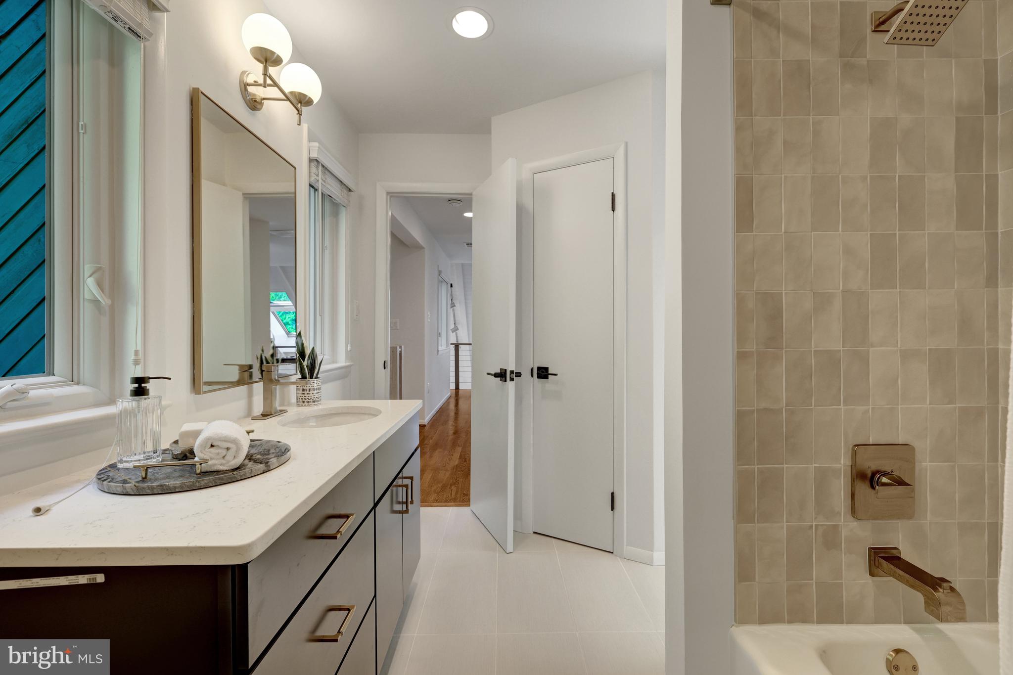 RESTON - Residential