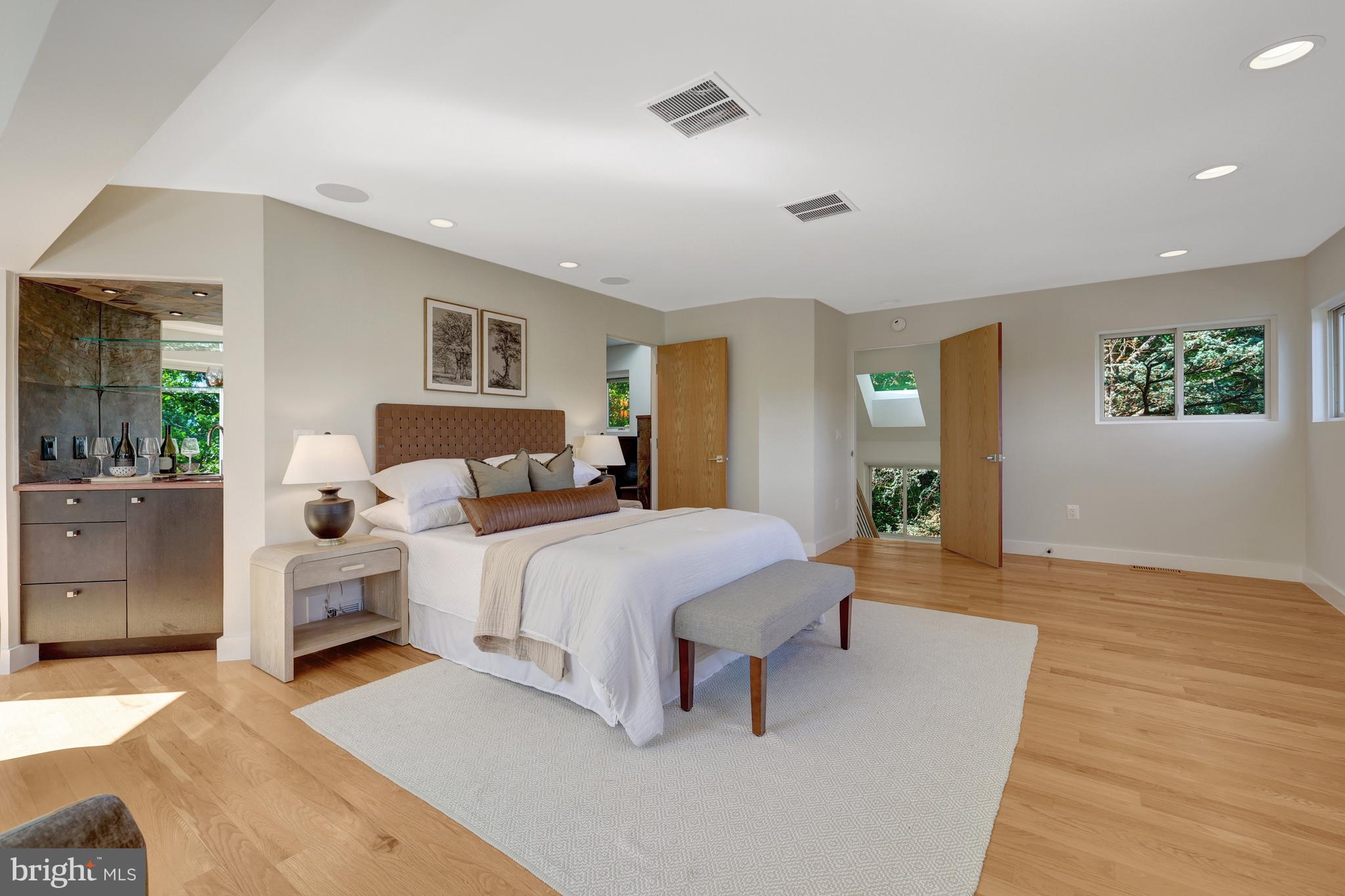 RESTON - Residential