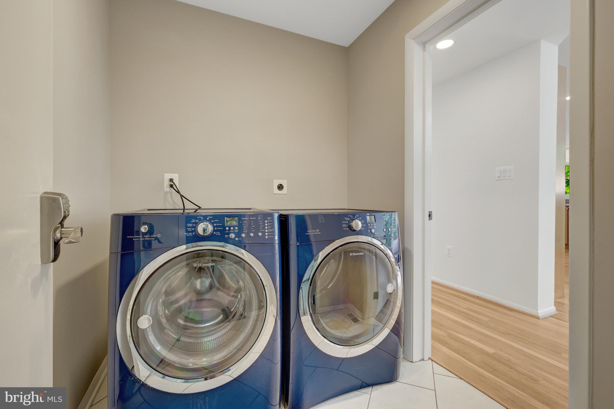 RESTON - Residential