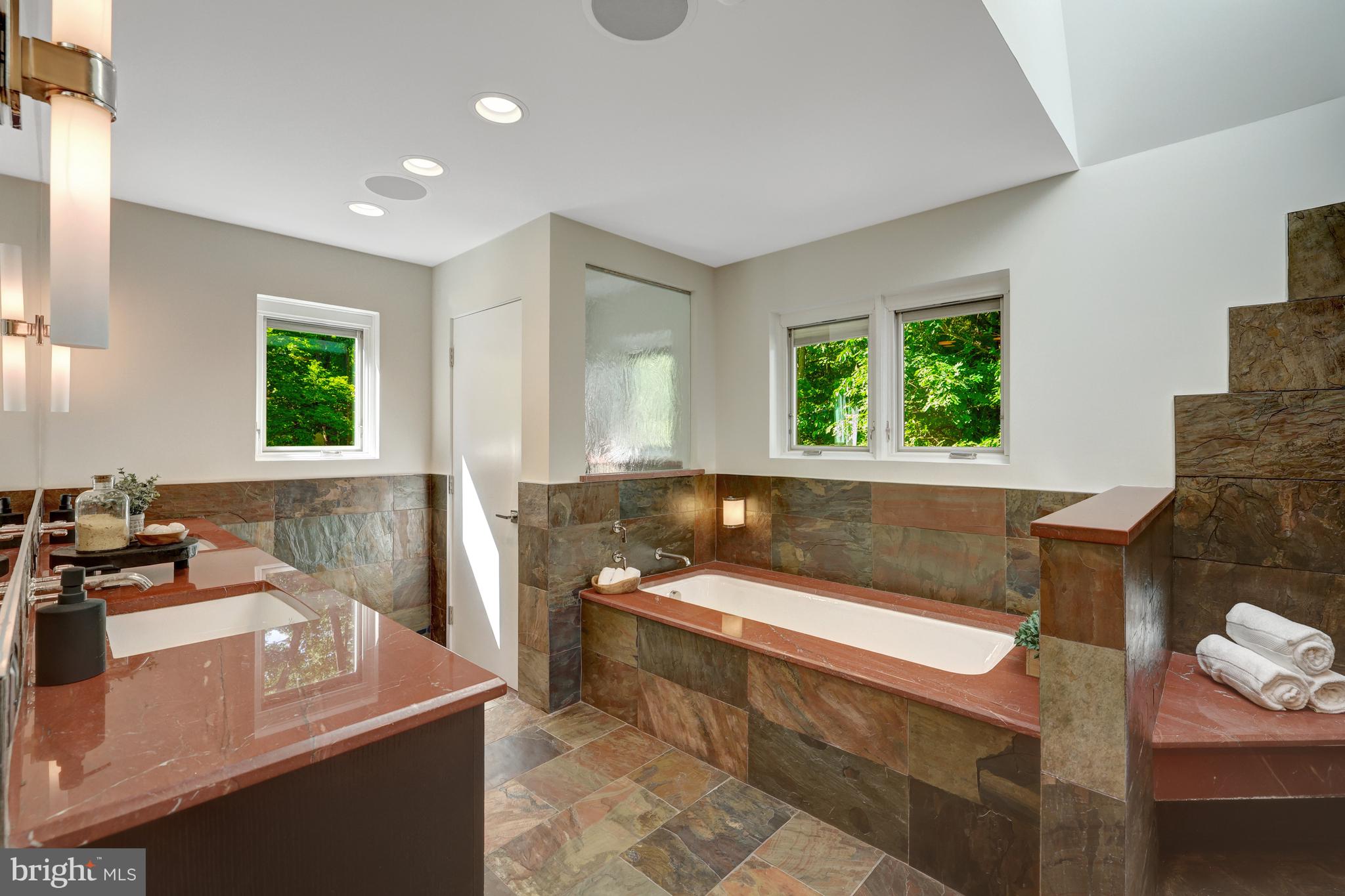 RESTON - Residential