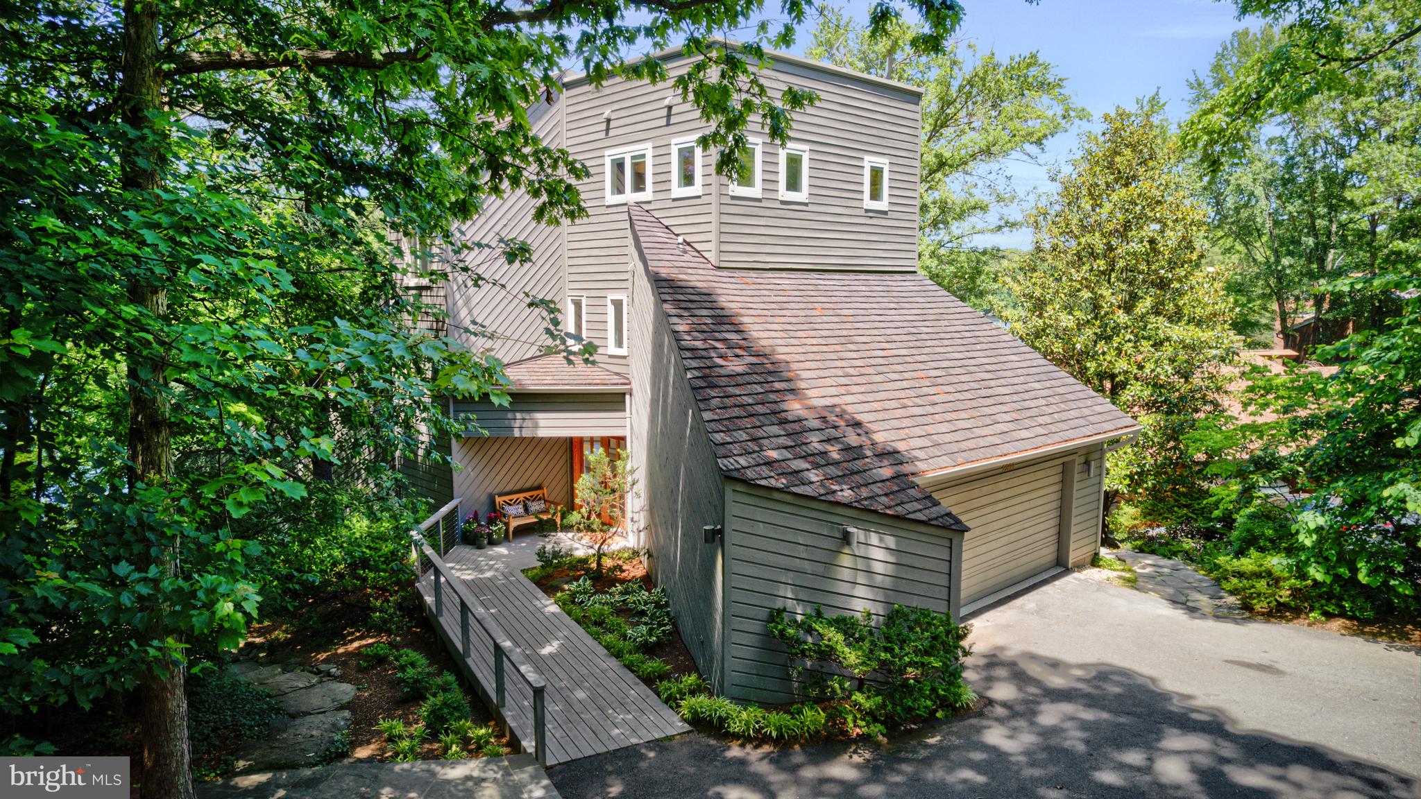 RESTON - Residential