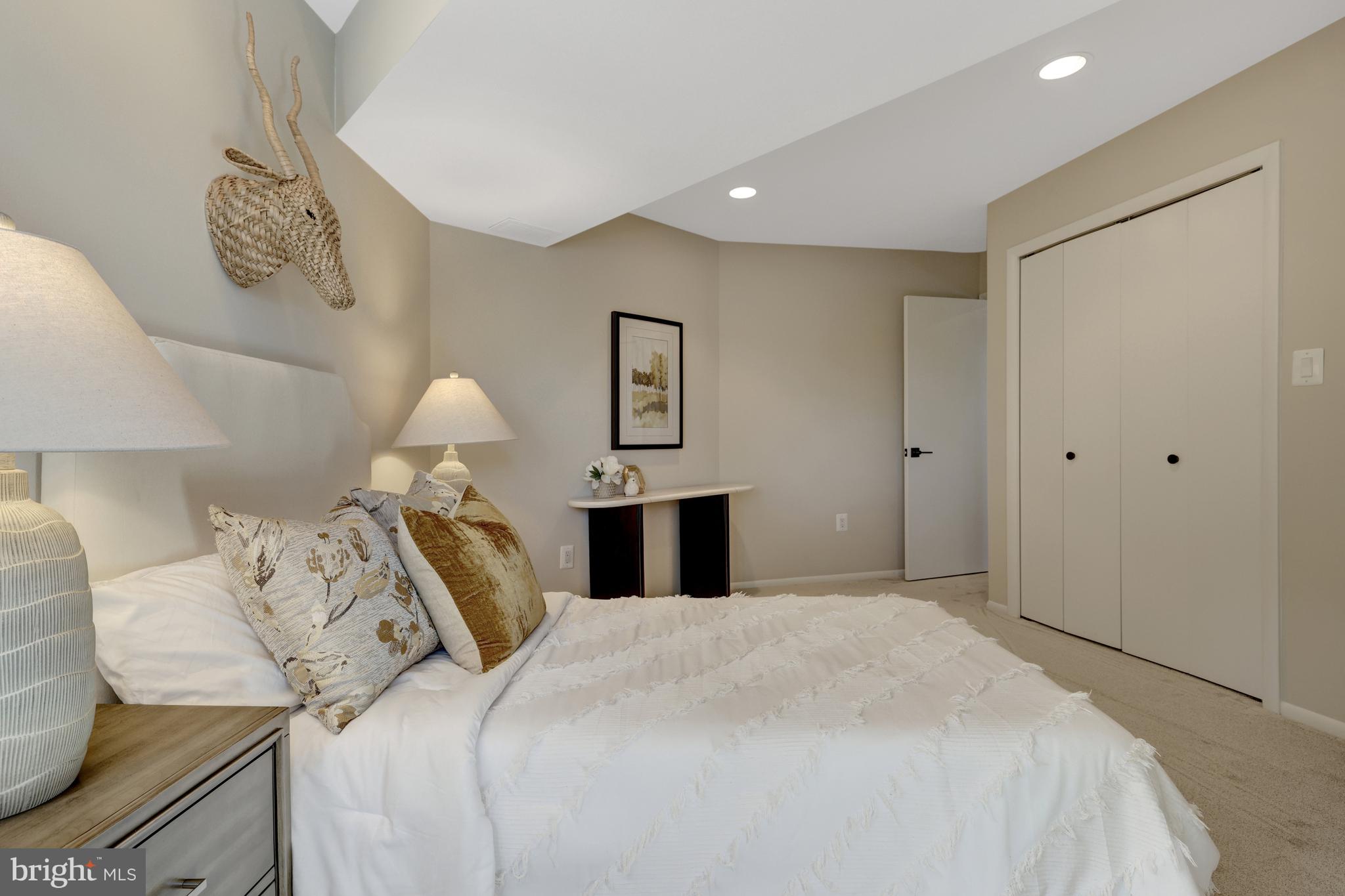 RESTON - Residential